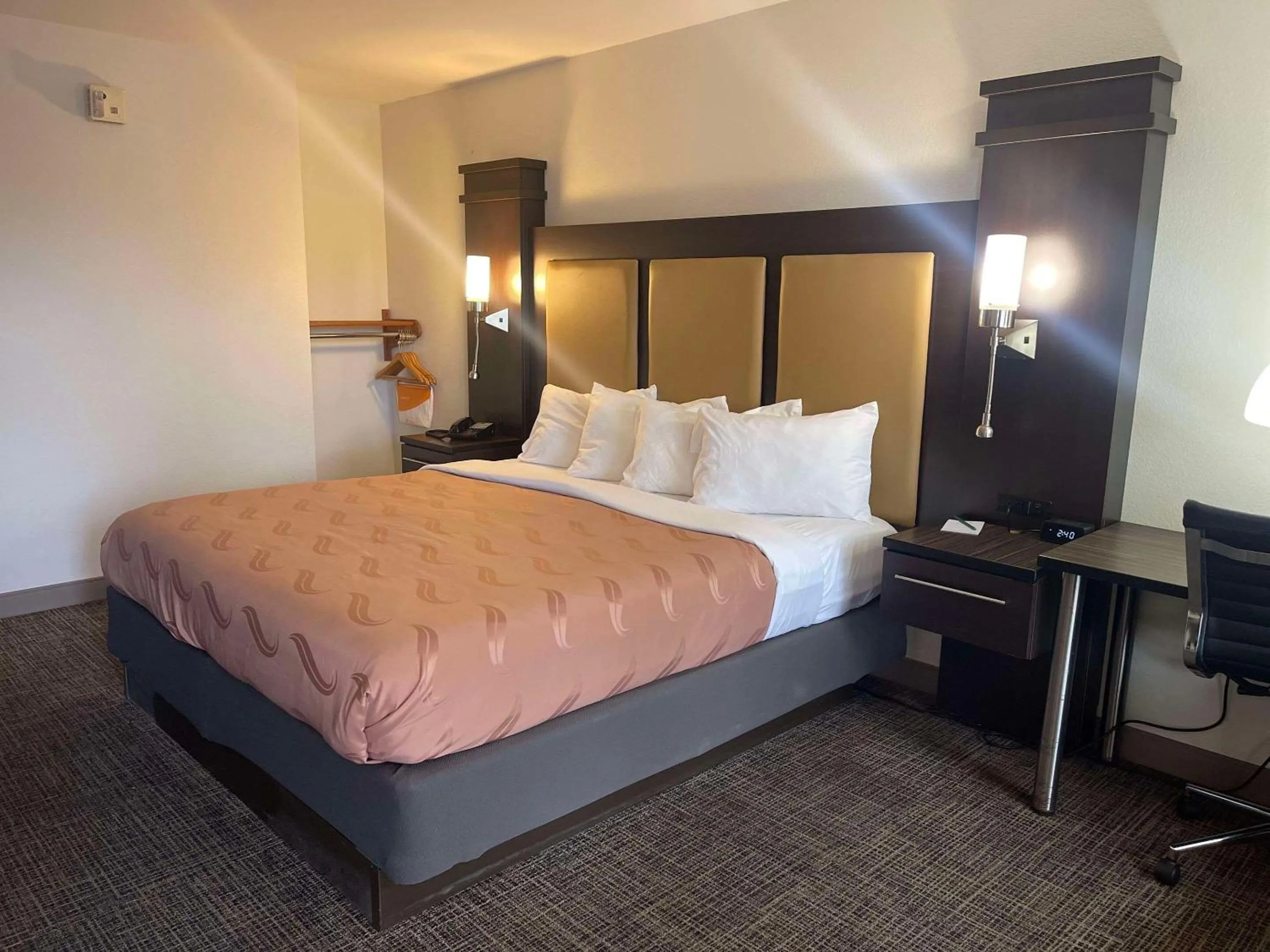 Bedroom, Bed in Quality Inn Dalton Central