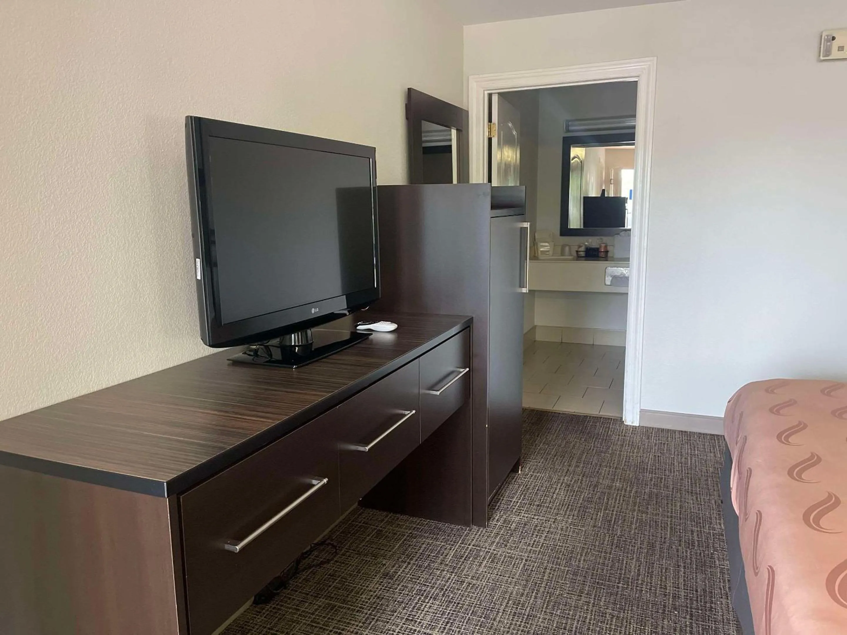 Bedroom in Quality Inn Dalton Central