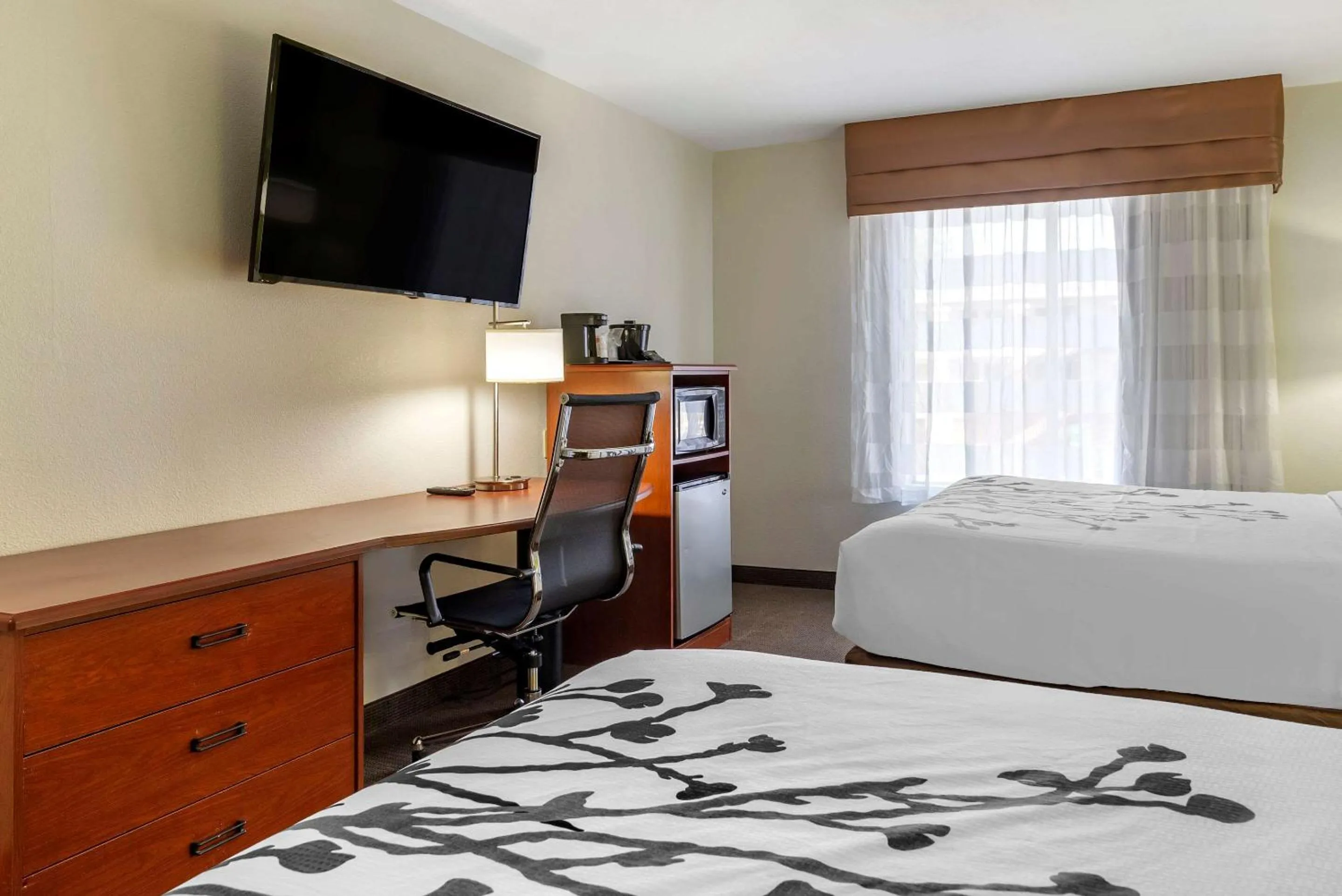 Photo of the whole room, Bed in Sleep Inn & Suites Stockbridge Atlanta South