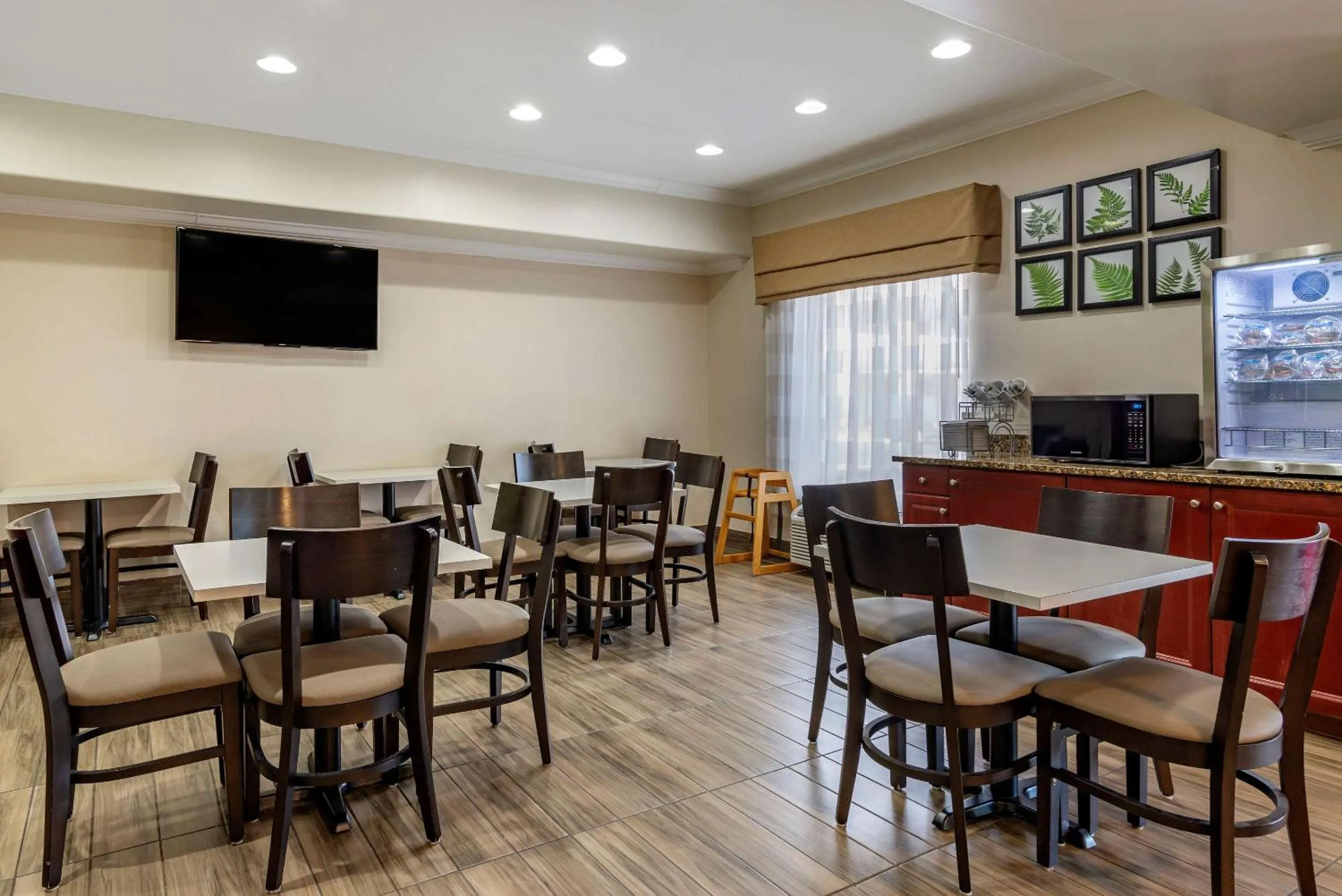 Restaurant/places to eat in Sleep Inn & Suites Stockbridge Atlanta South