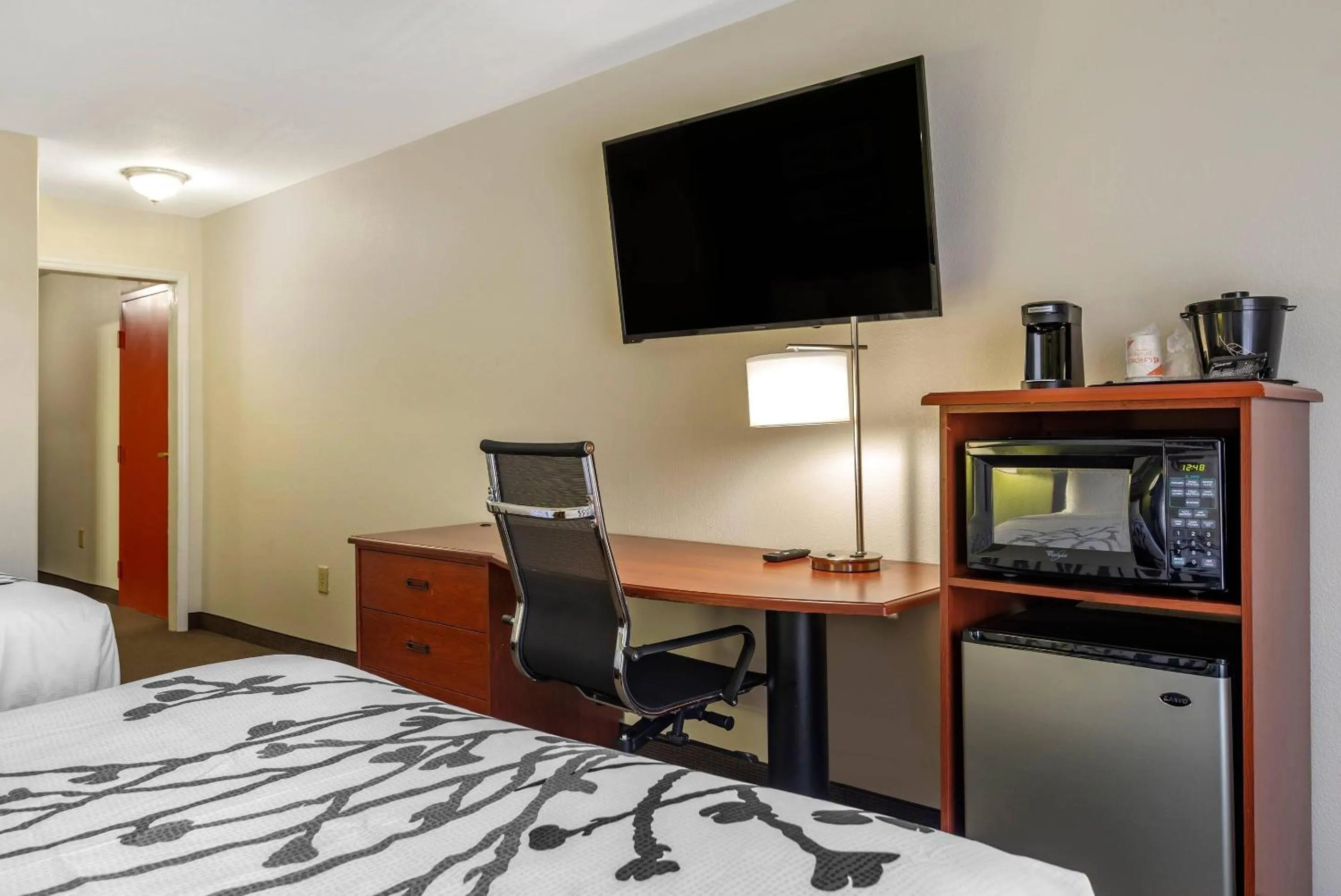 Bedroom, Bed in Sleep Inn & Suites Stockbridge Atlanta South