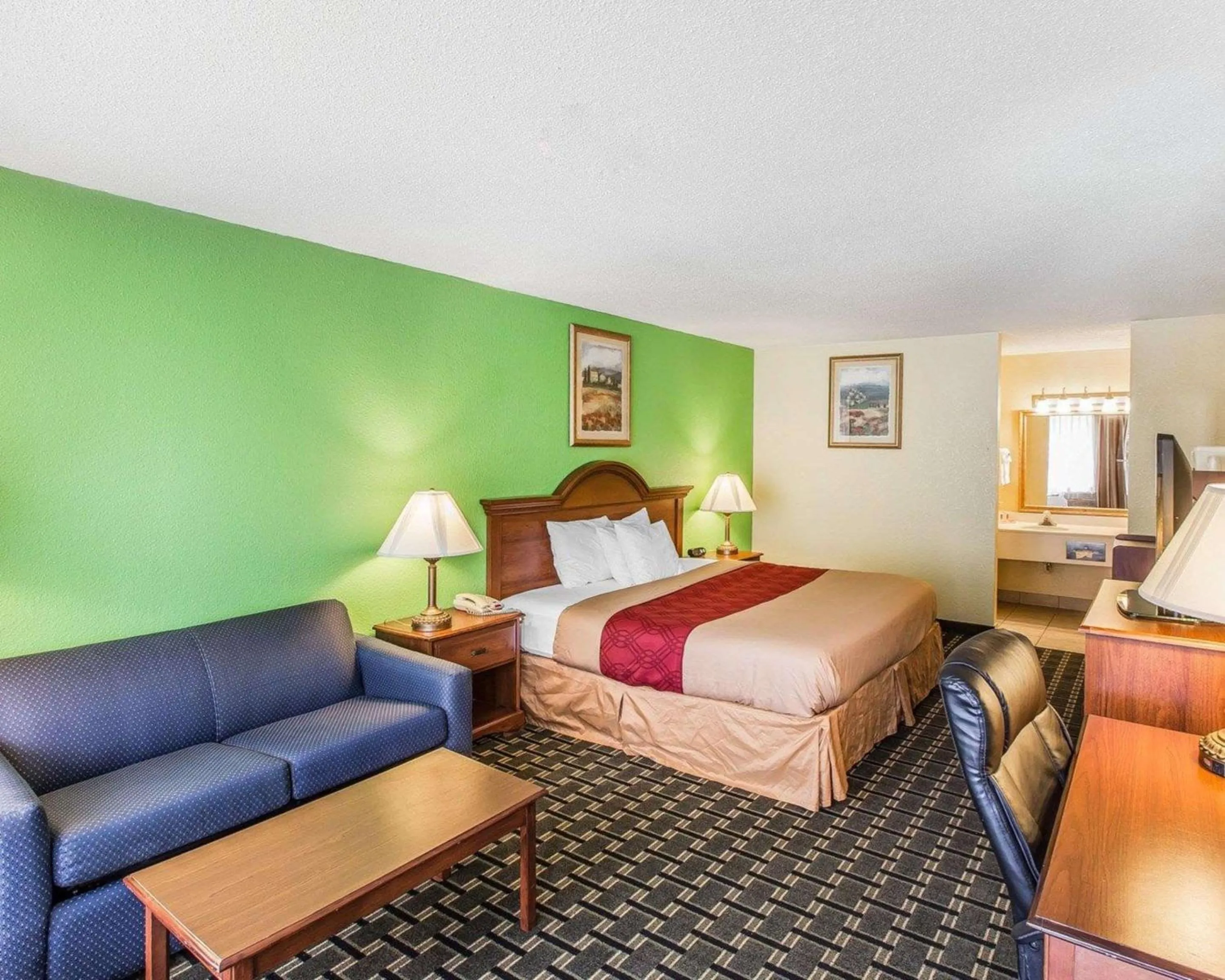 Photo of the whole room, Bed in Econo Lodge Douglas
