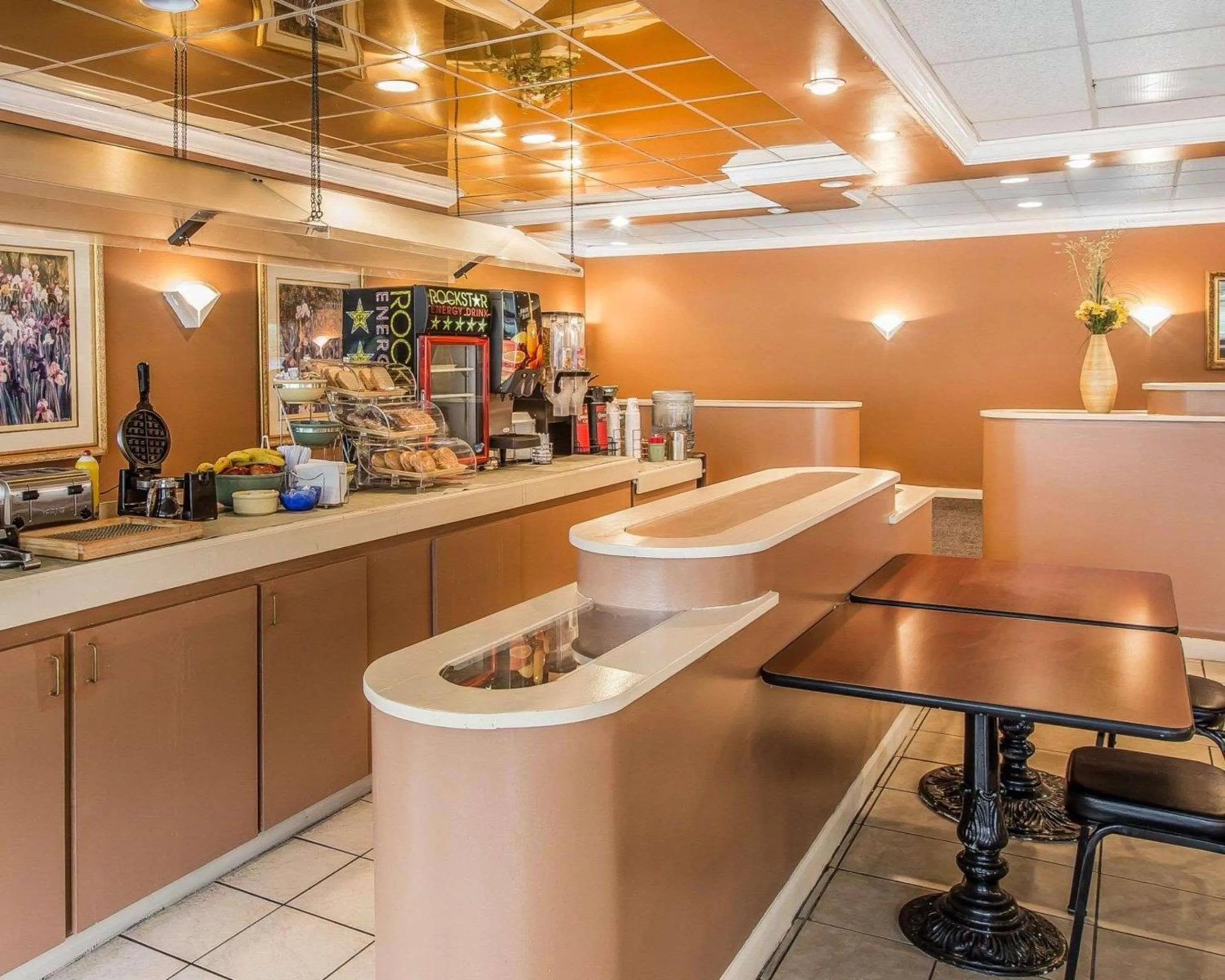 Restaurant/places to eat in Econo Lodge Douglas