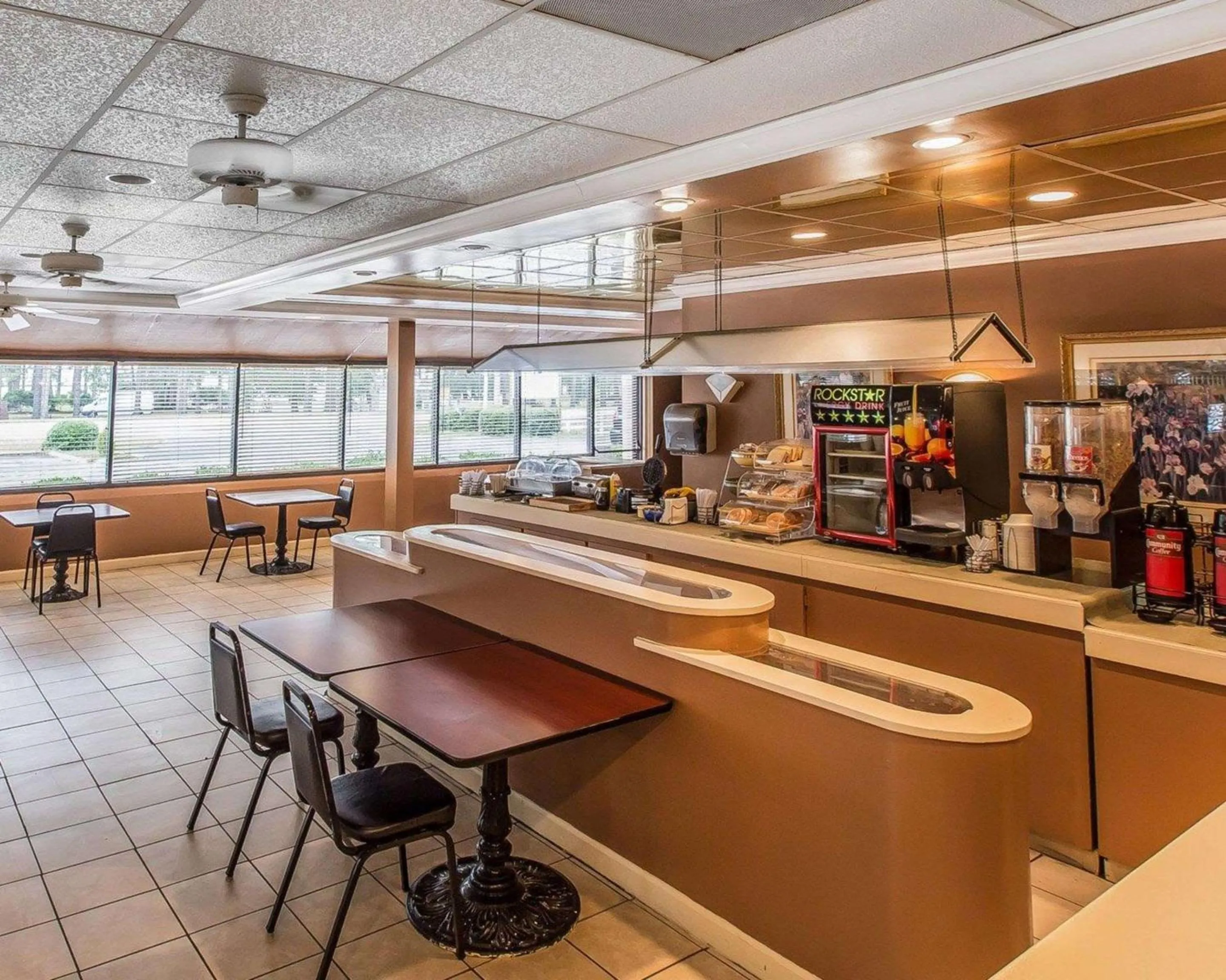 Restaurant/places to eat in Econo Lodge Douglas