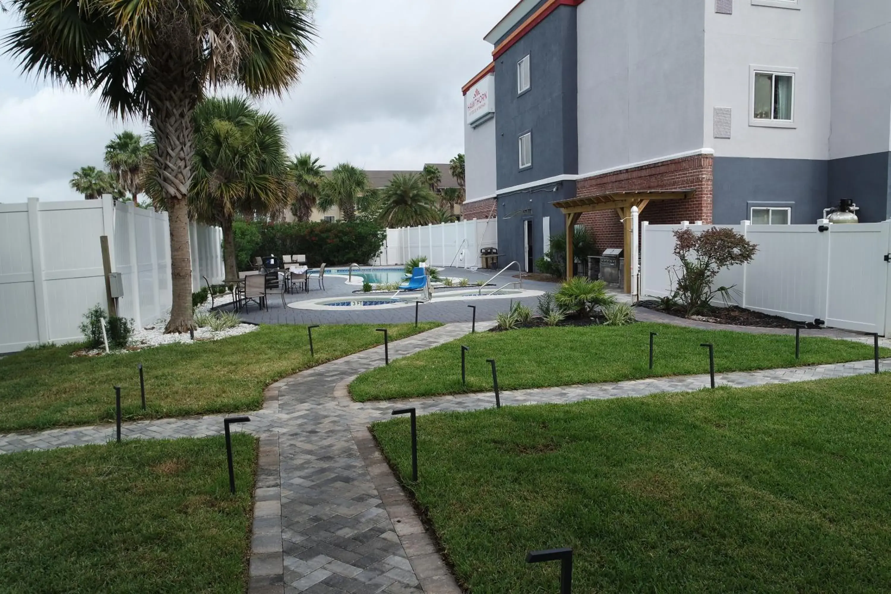 Swimming pool in Wingate by Wyndham Kings Bay Naval Base I-95 Swimming pool in Wingate by Wyndham Kings Bay Naval Base I-95