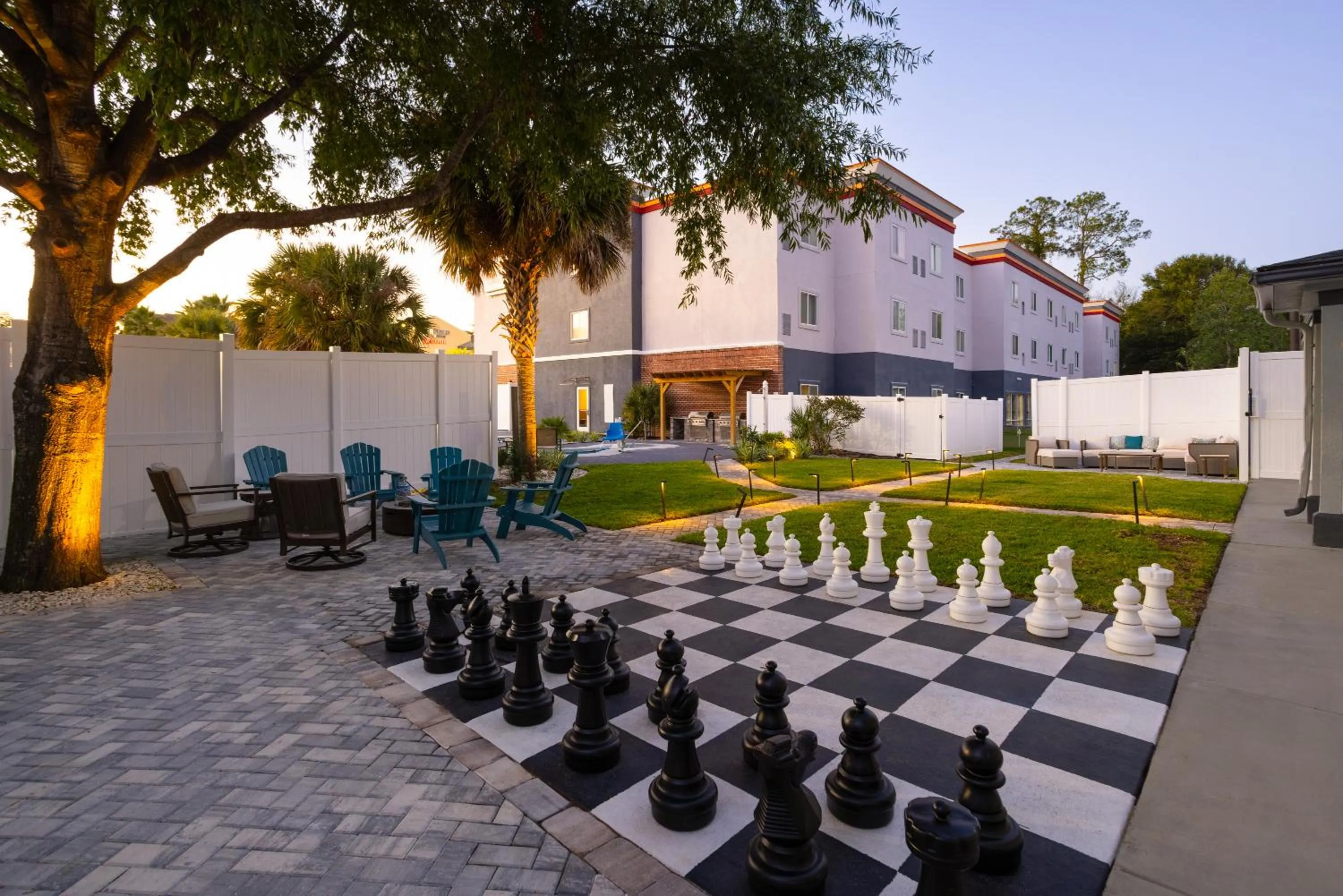 Inner courtyard view in Wingate by Wyndham Kings Bay Naval Base I-95