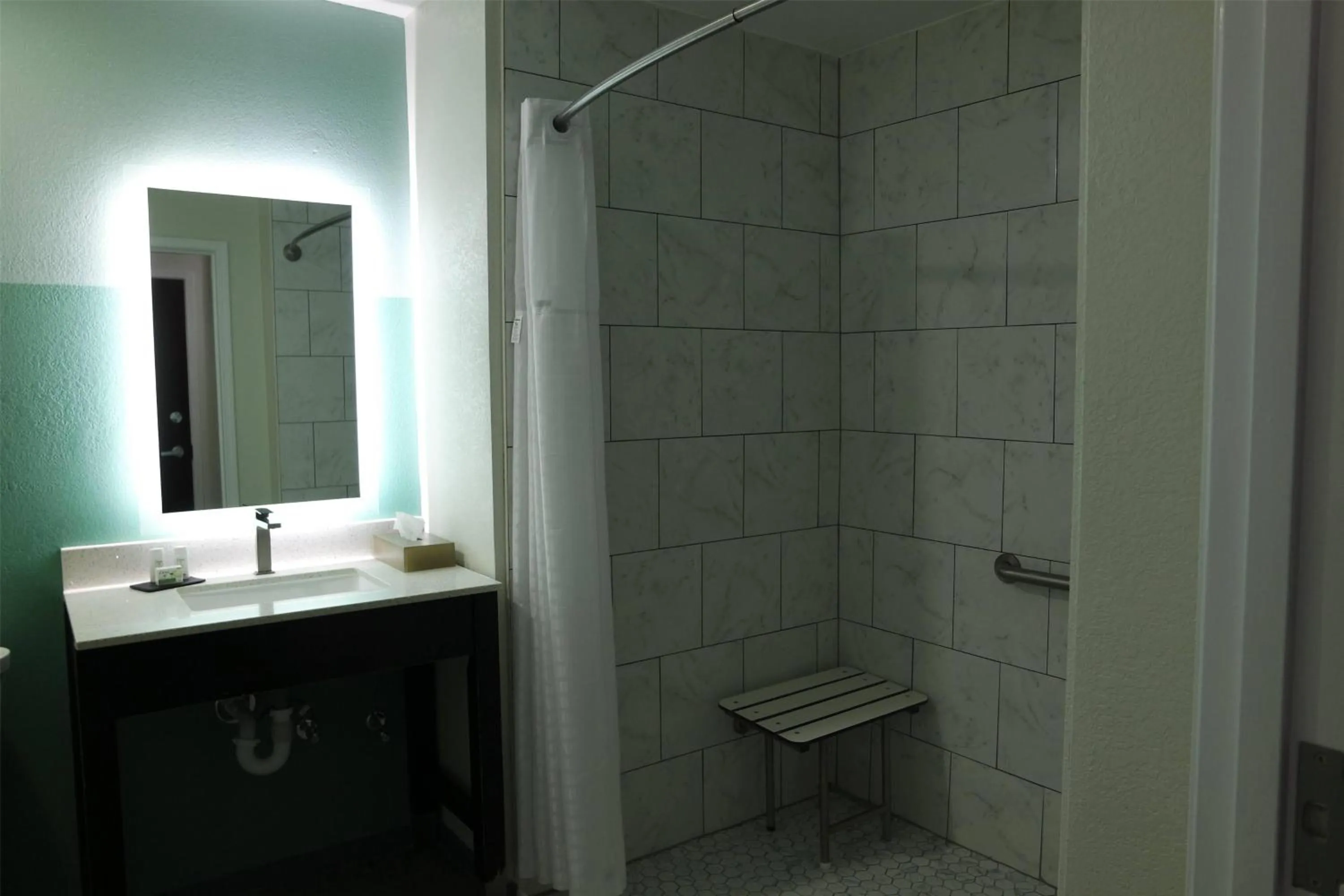 Shower in Wingate by Wyndham Kings Bay Naval Base I-95