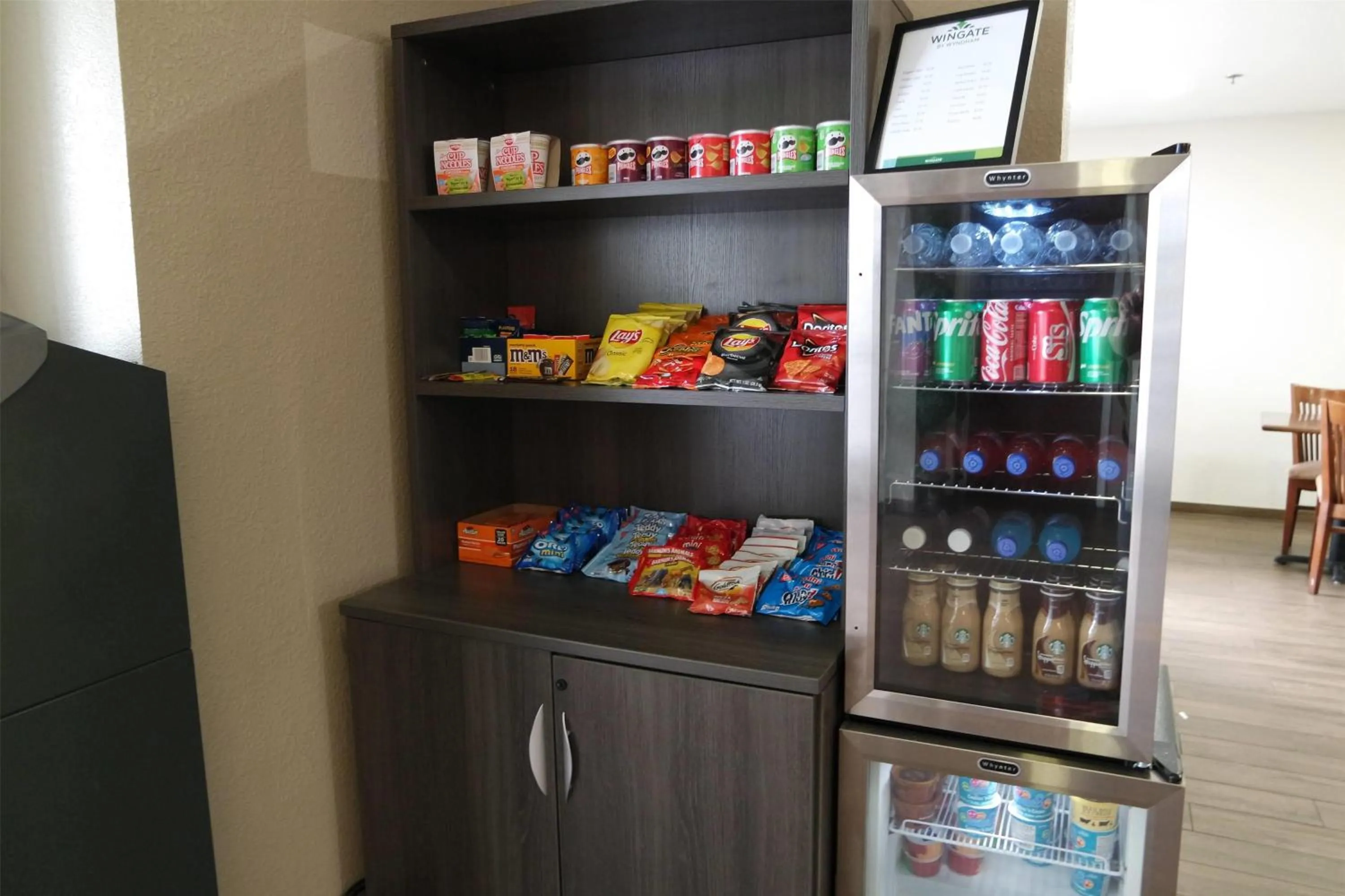 Food and drinks in Wingate by Wyndham Kings Bay Naval Base I-95