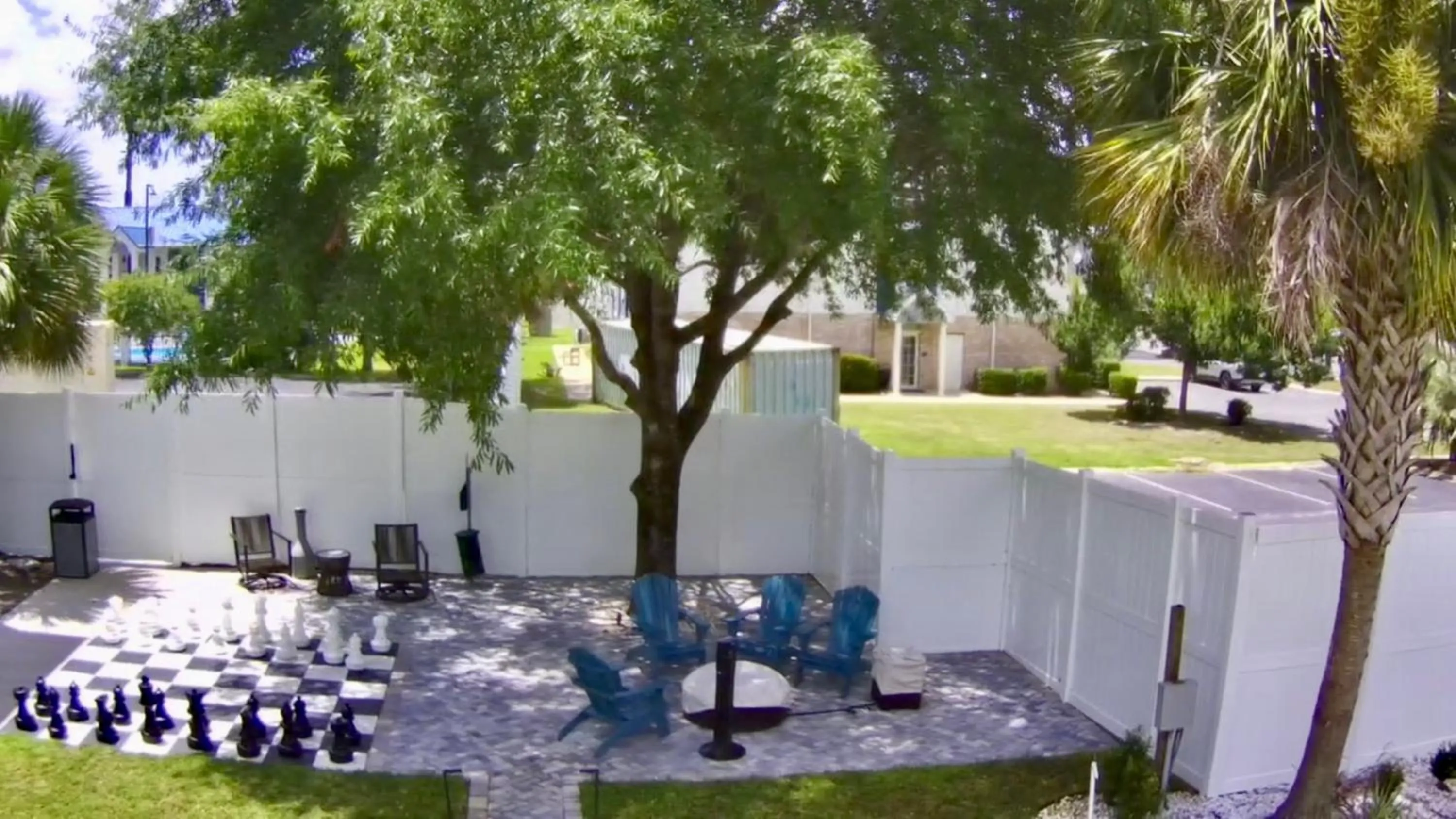 Inner courtyard view in Wingate by Wyndham Kings Bay Naval Base I-95