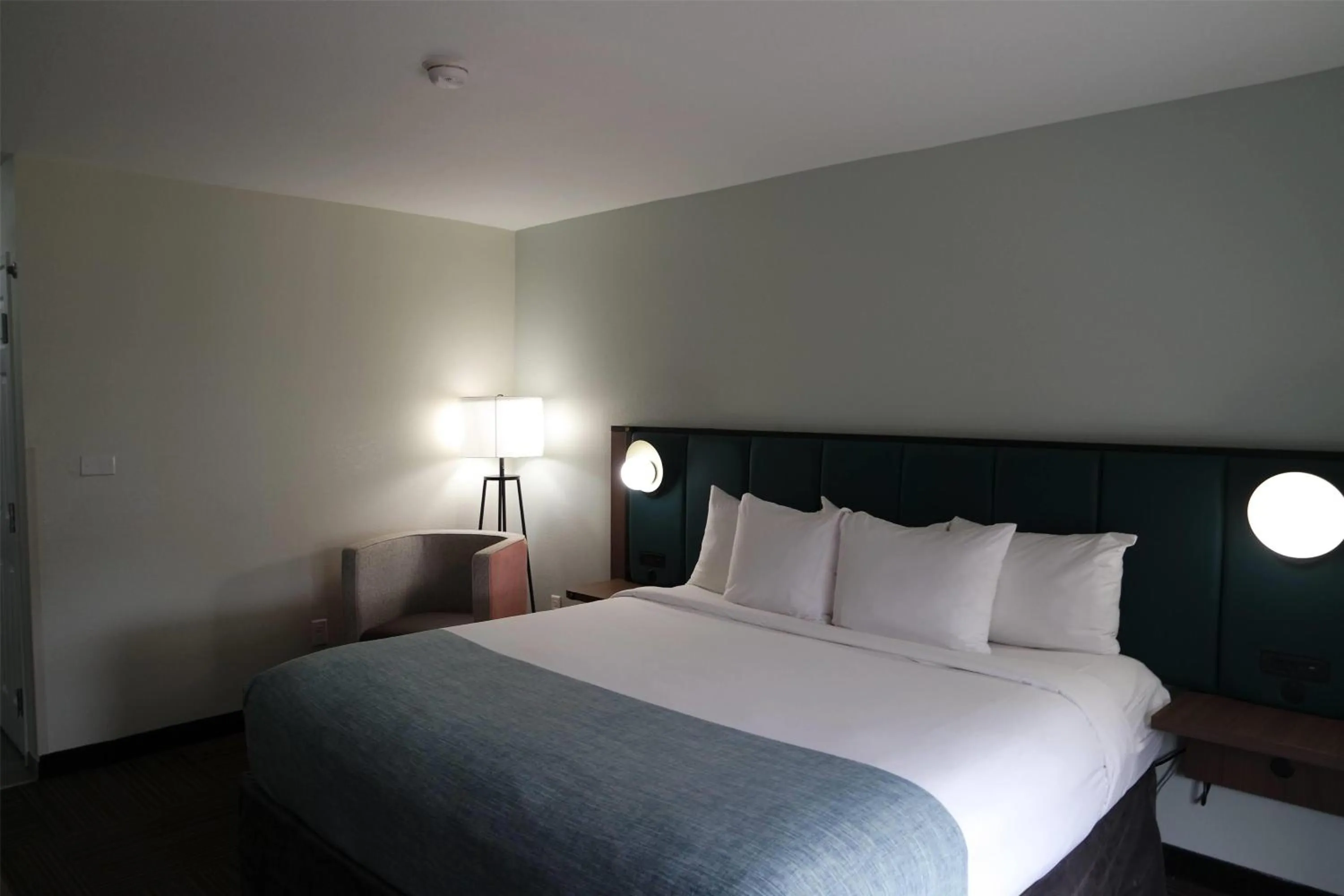 Photo of the whole room, Bed in Wingate by Wyndham Kings Bay Naval Base I-95