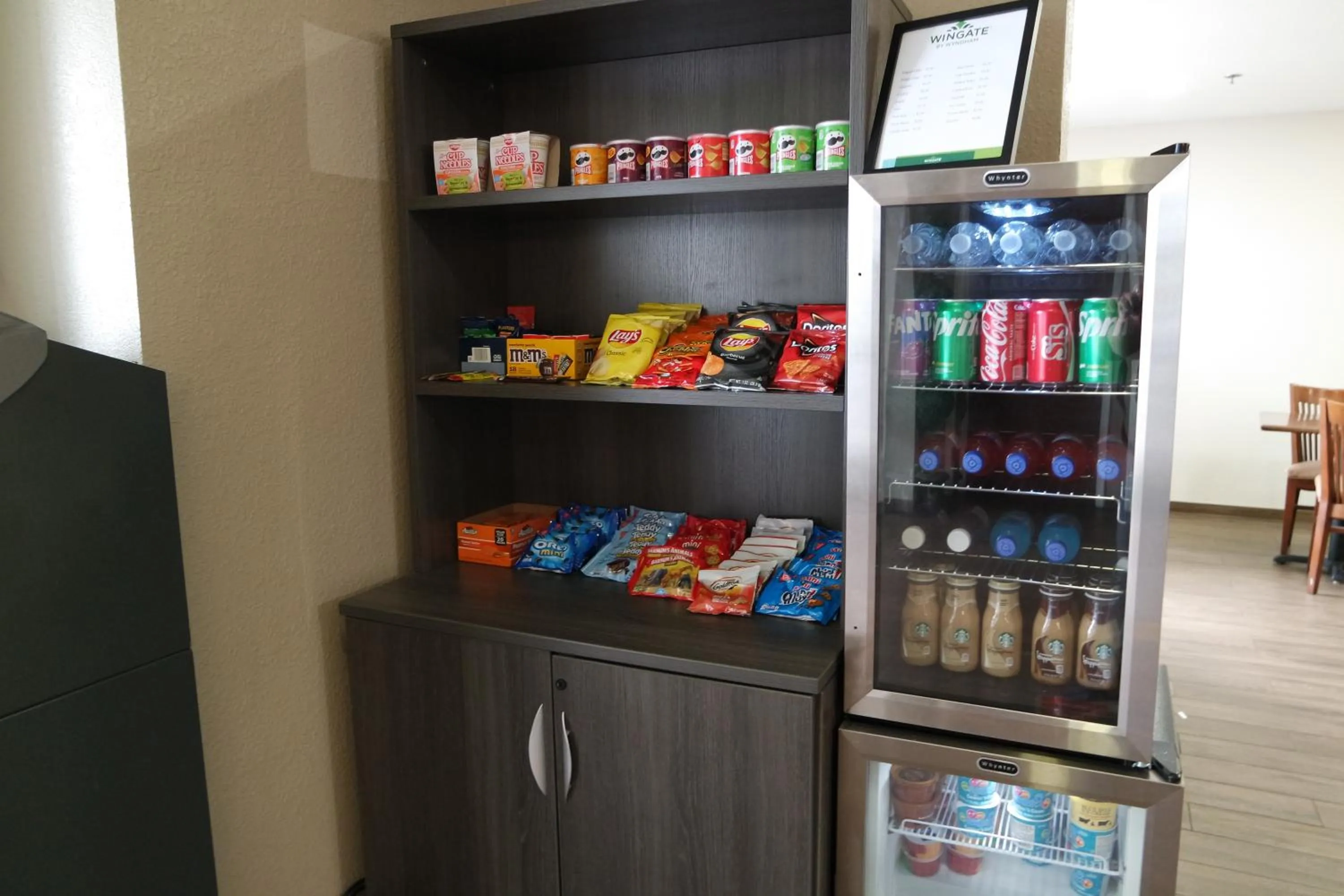 Food and drinks in Wingate by Wyndham Kings Bay Naval Base I-95