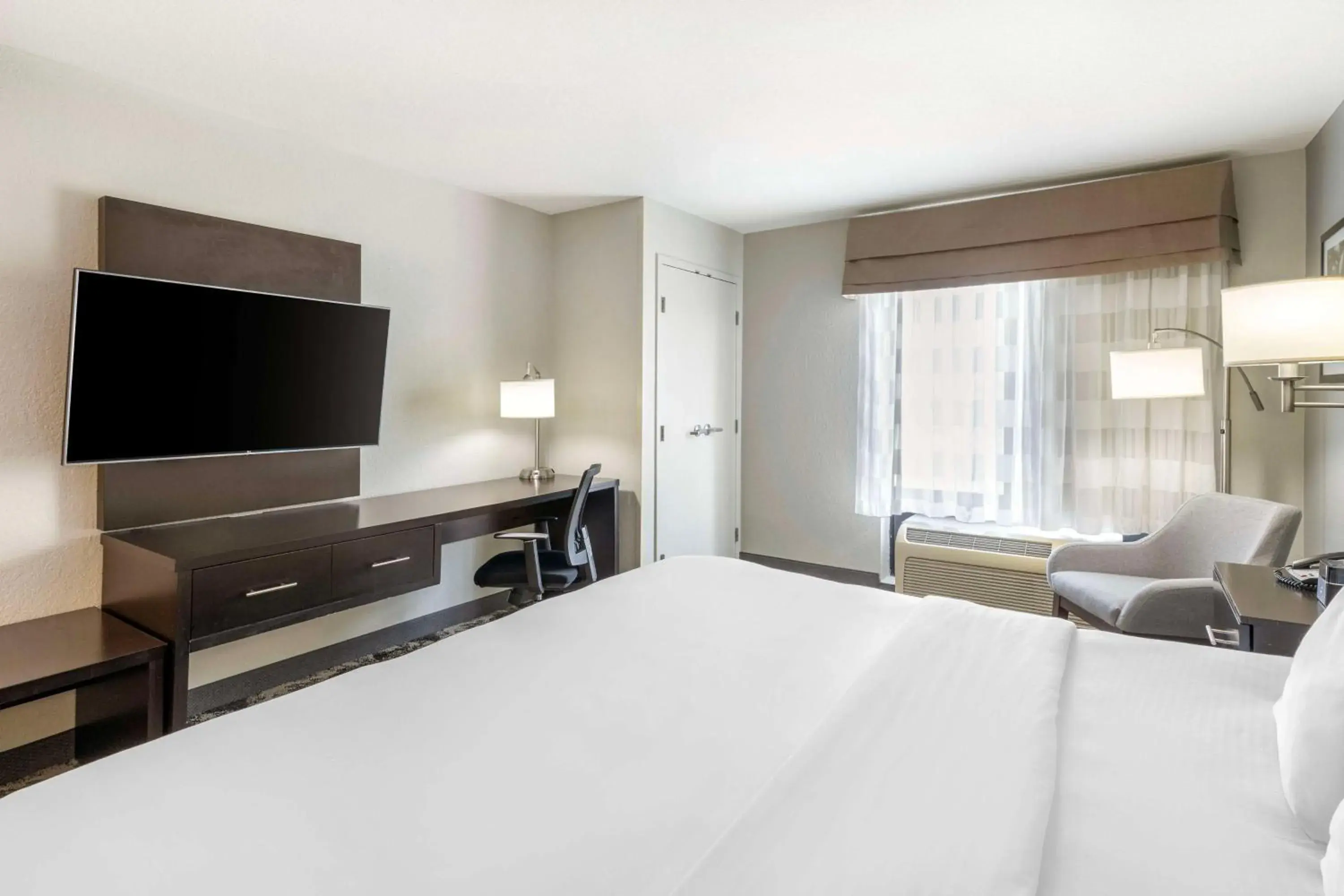 Bedroom, Bed in Best Western Plus Fairburn Atlanta Southwest Bedroom, Bed in Best Western Plus Fairburn Atlanta Southwest