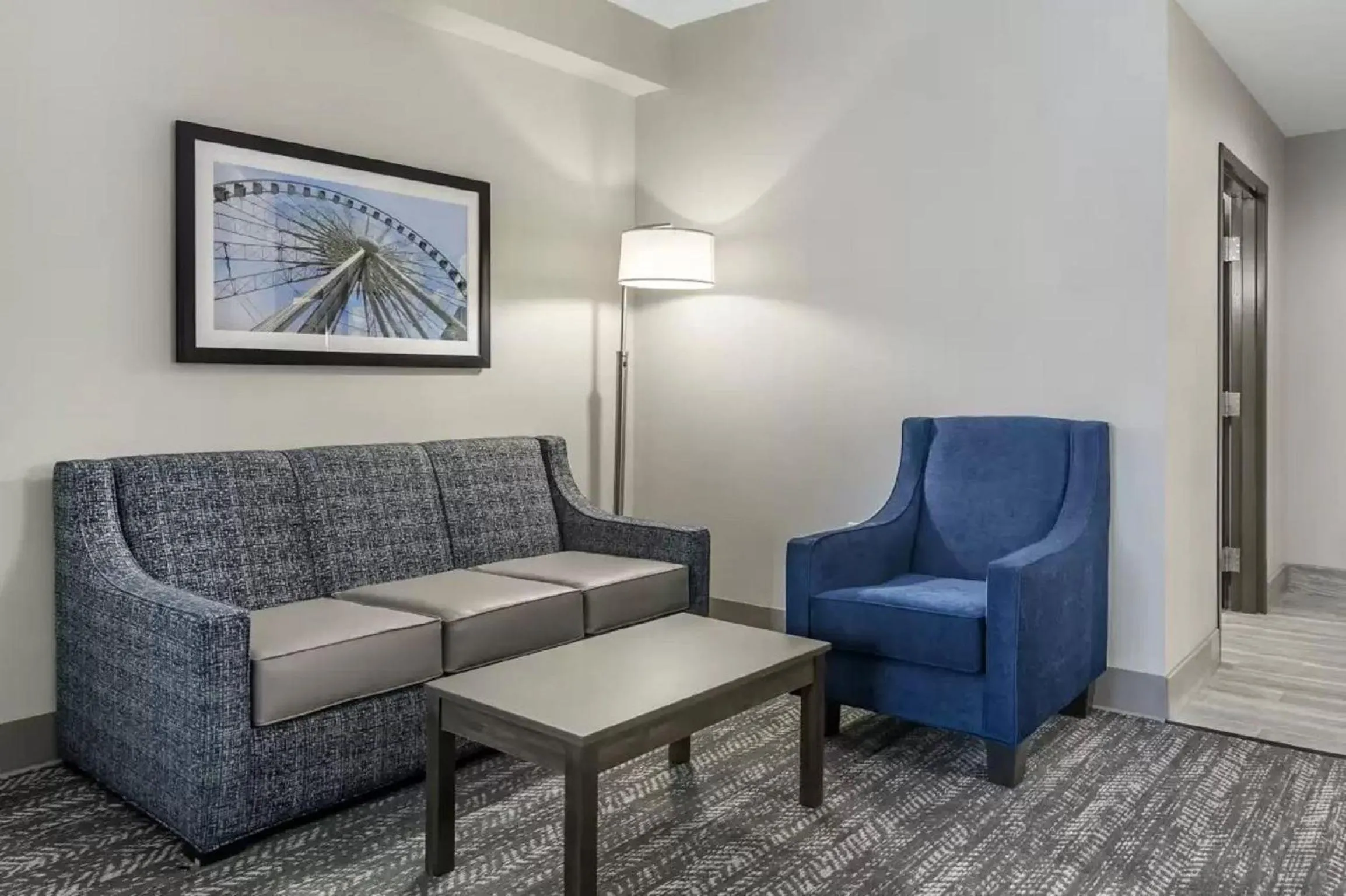 Seating area in Comfort Suites McDonough Atlanta South