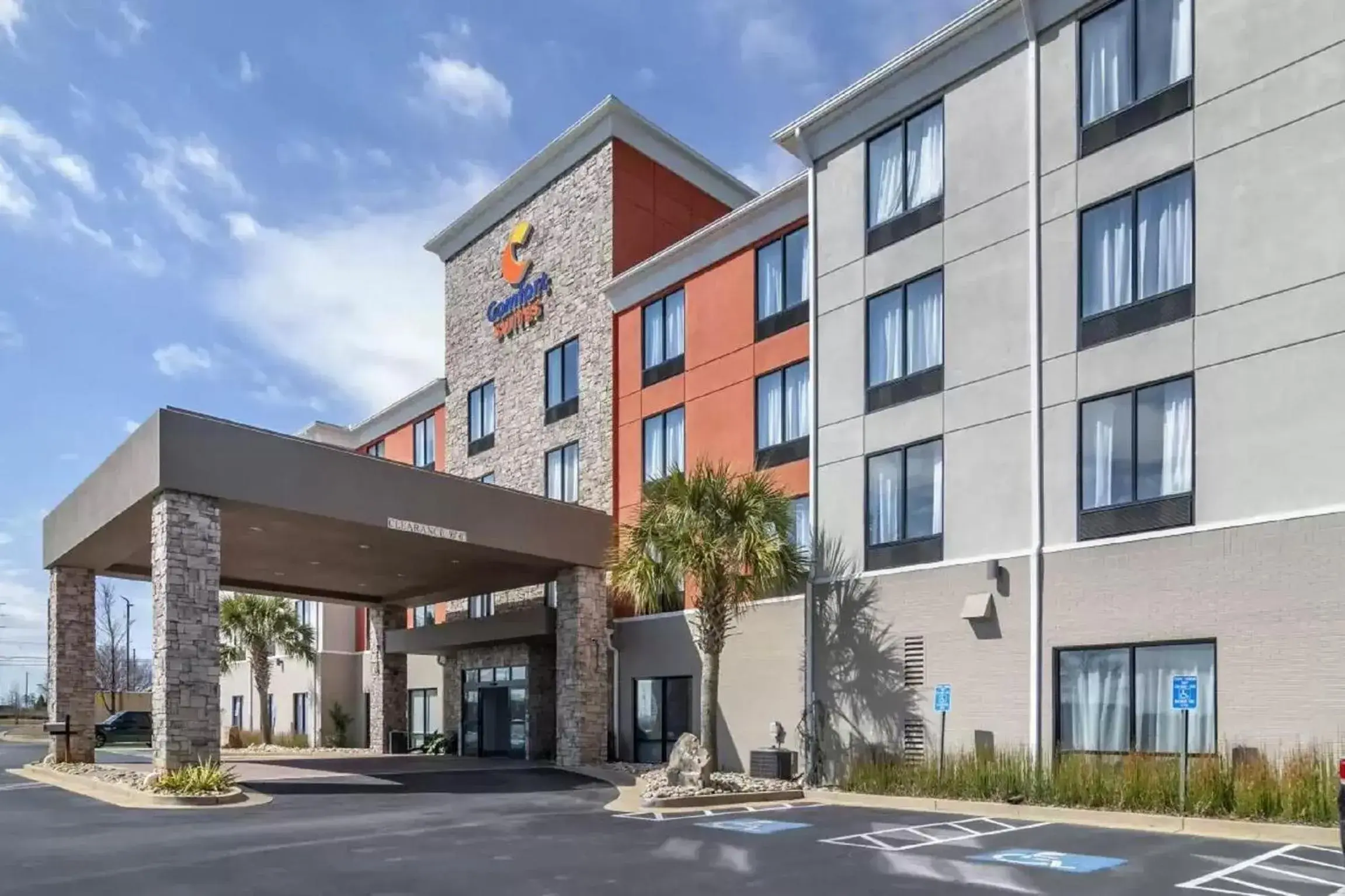 Property building in Comfort Suites McDonough Atlanta South Property building in Comfort Suites McDonough Atlanta South