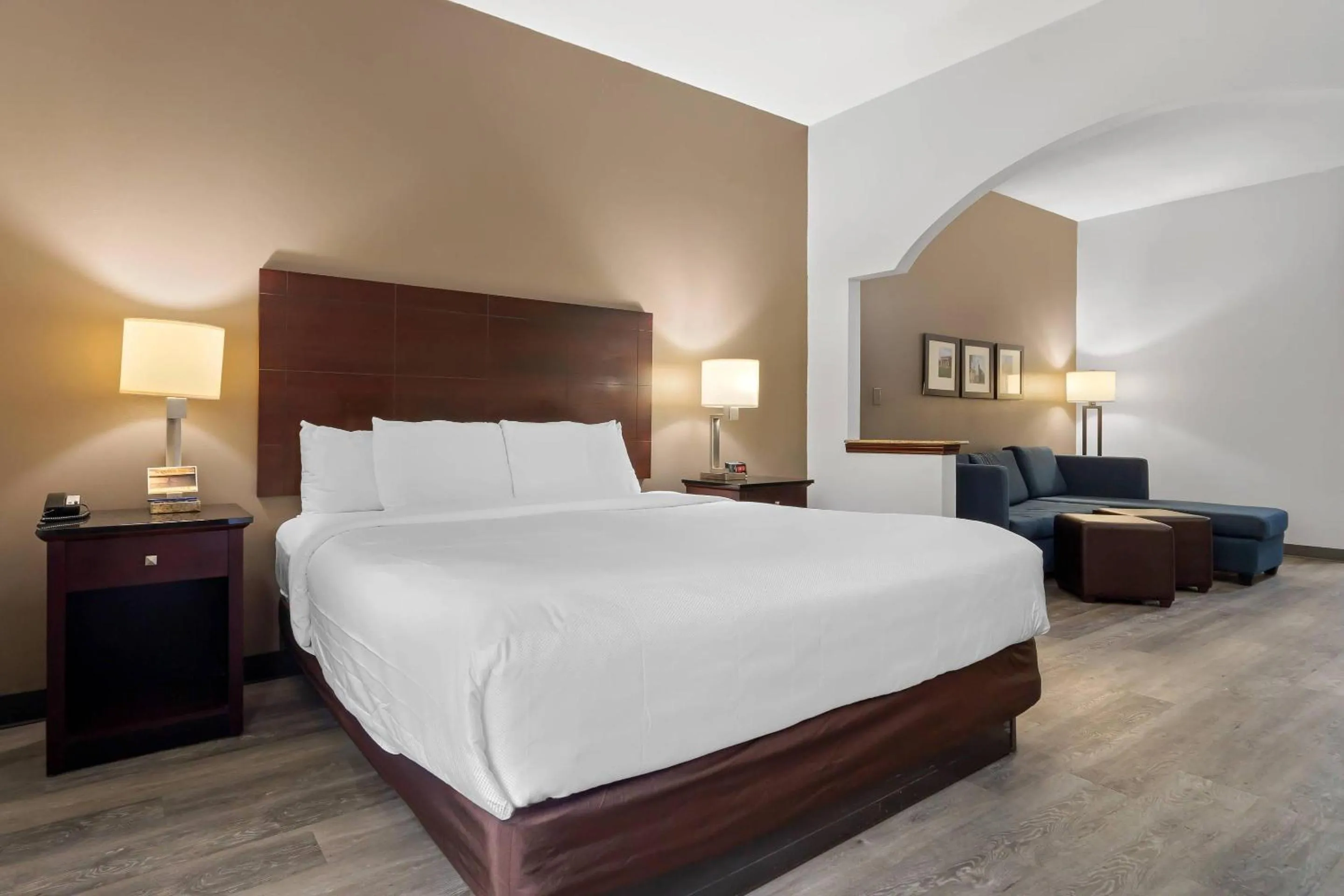 Bedroom, Bed in Comfort Suites Milledgeville