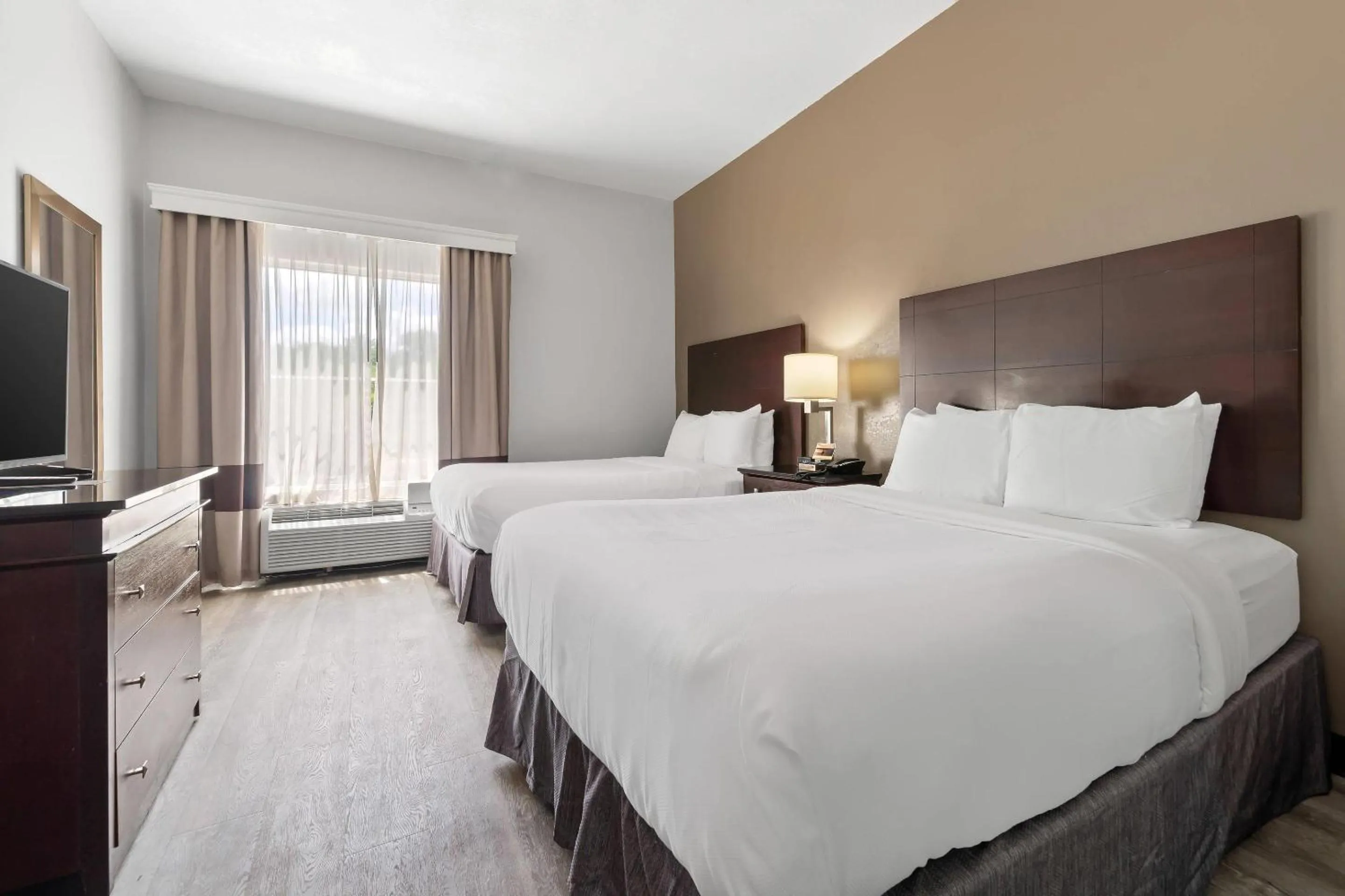 Bedroom, Bed in Comfort Suites Milledgeville