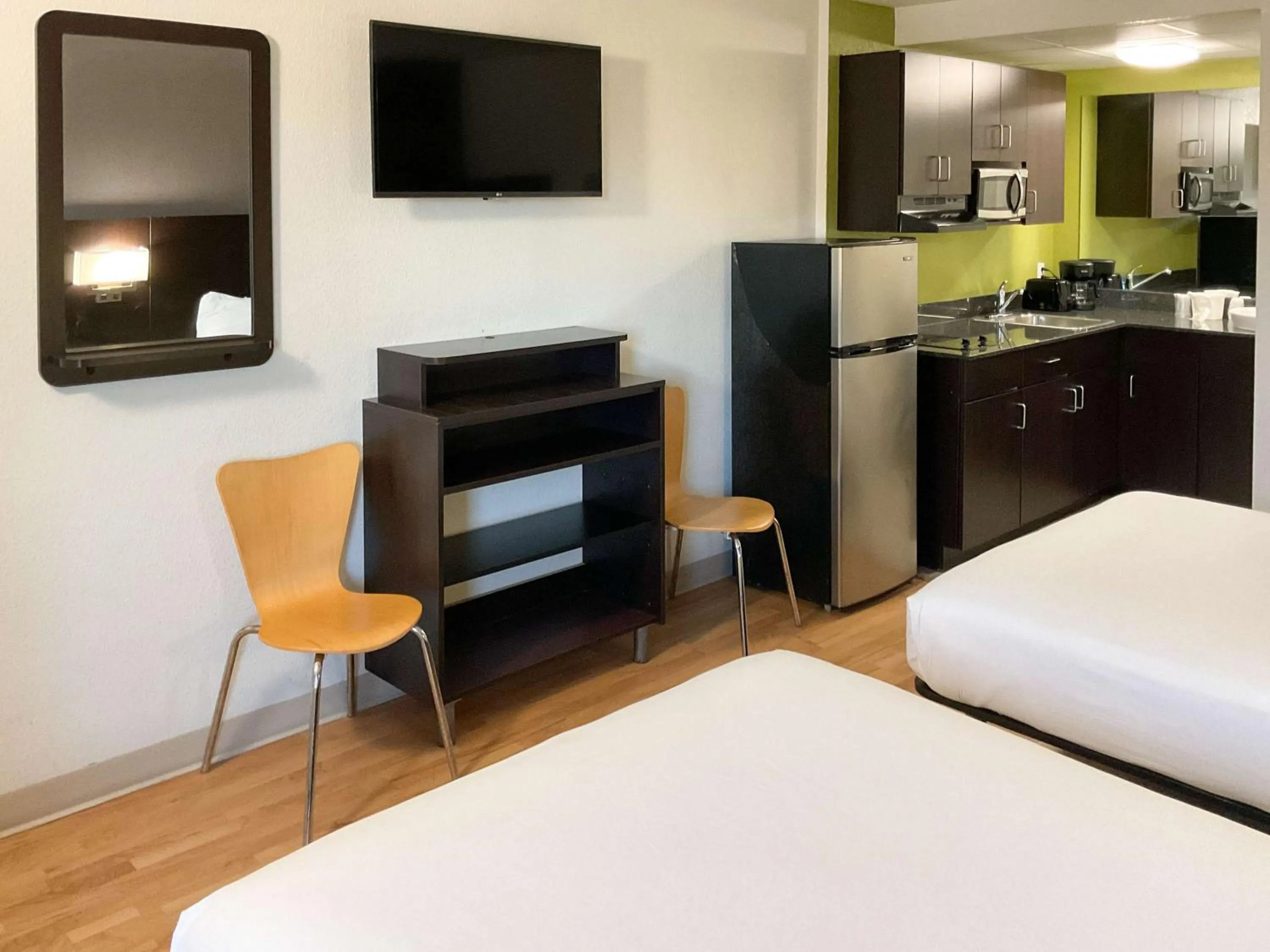 Bedroom, Bed in Motel 6-Columbus, GA - Downtown