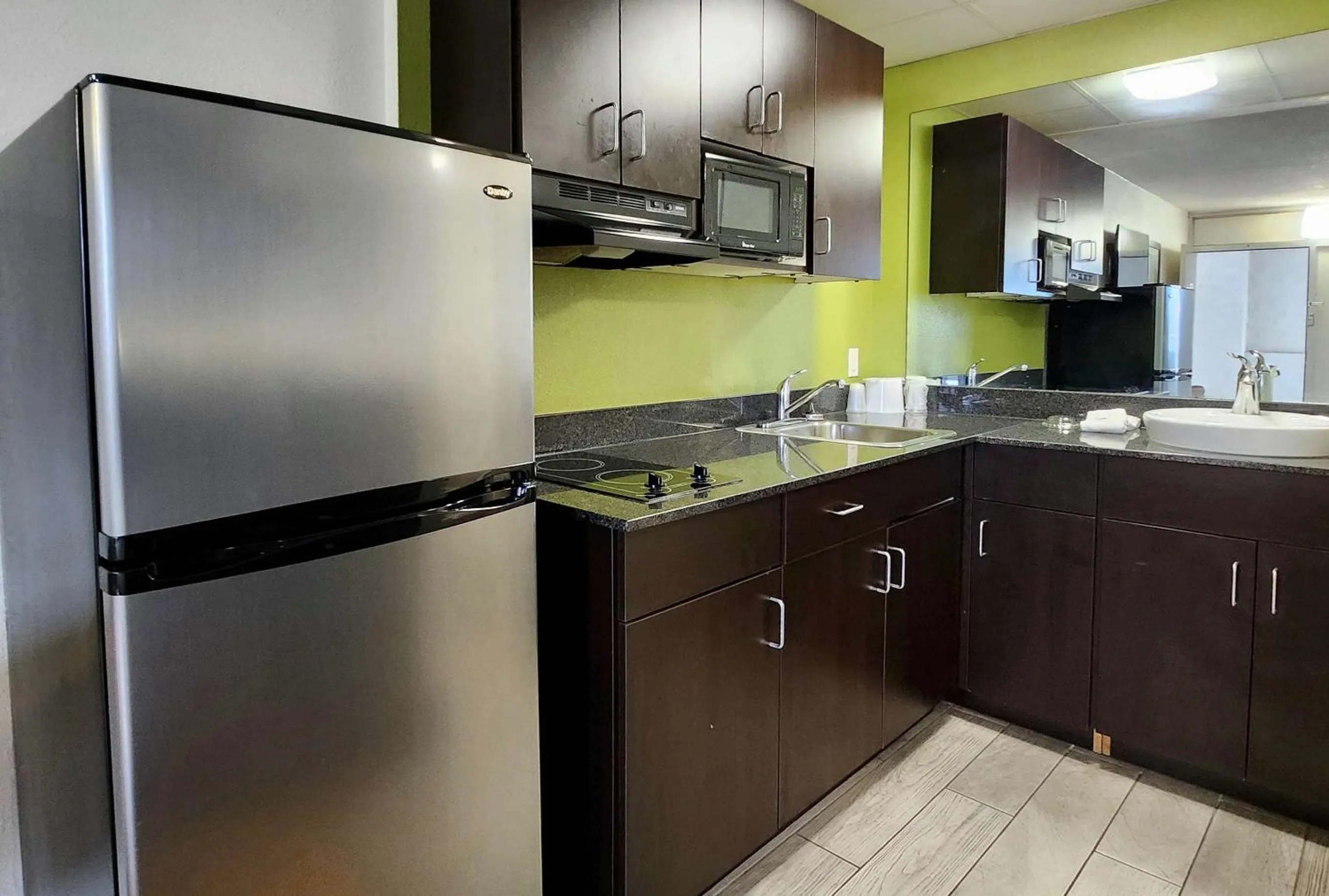 Kitchen or kitchenette in Motel 6-Columbus, GA - Downtown