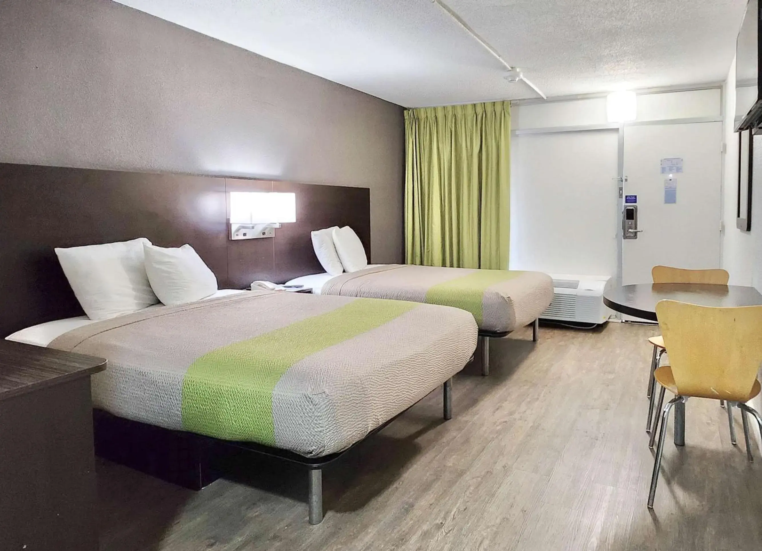 Bedroom, Bed in Motel 6-Columbus, GA - Downtown Bedroom, Bed in Motel 6-Columbus, GA - Downtown