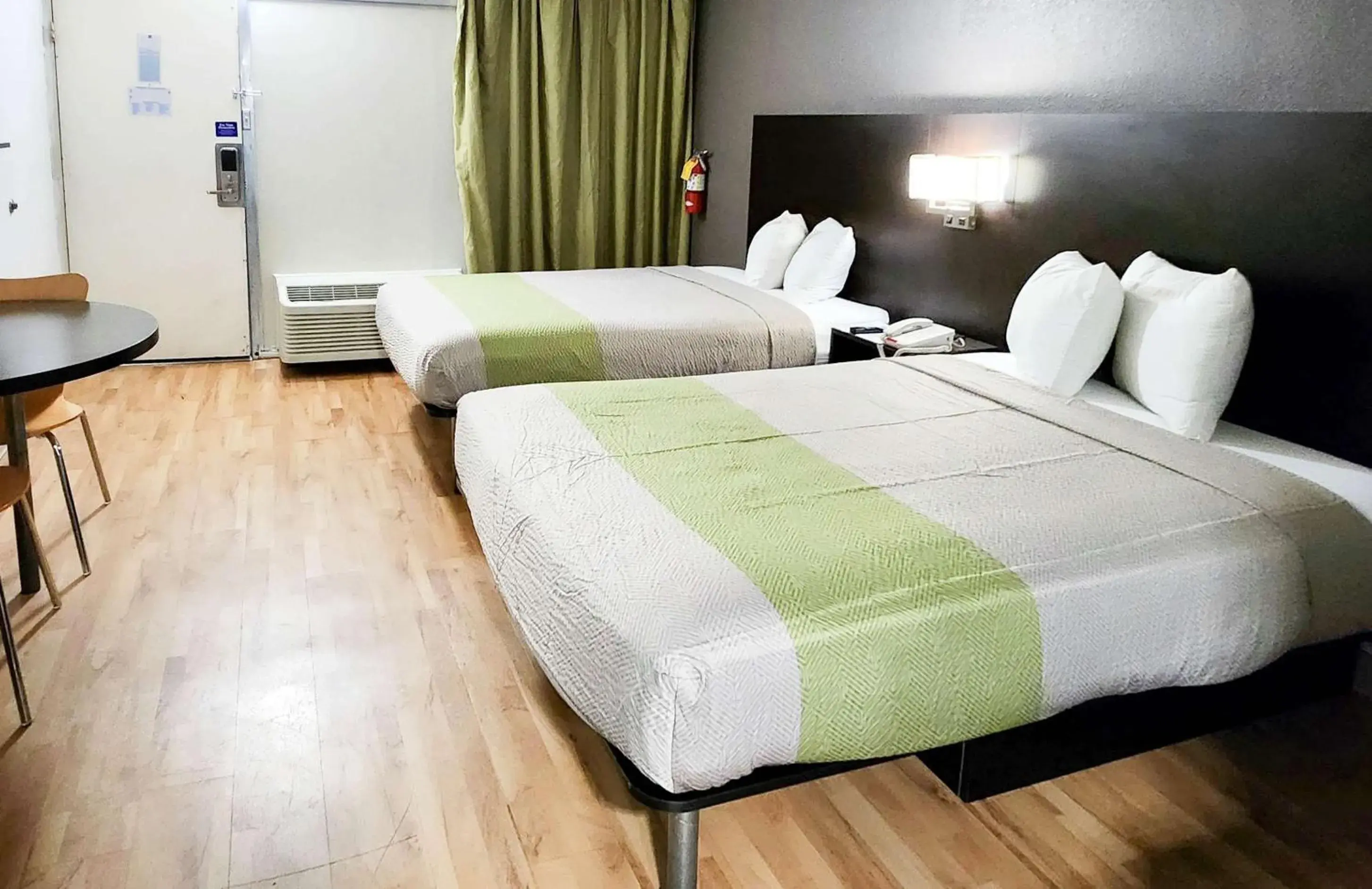 Quadruple Room - single occupancy - Non-Smoking in Motel 6-Columbus, GA - Downtown Quadruple Room - single occupancy - Non-Smoking in Motel 6-Columbus, GA - Downtown