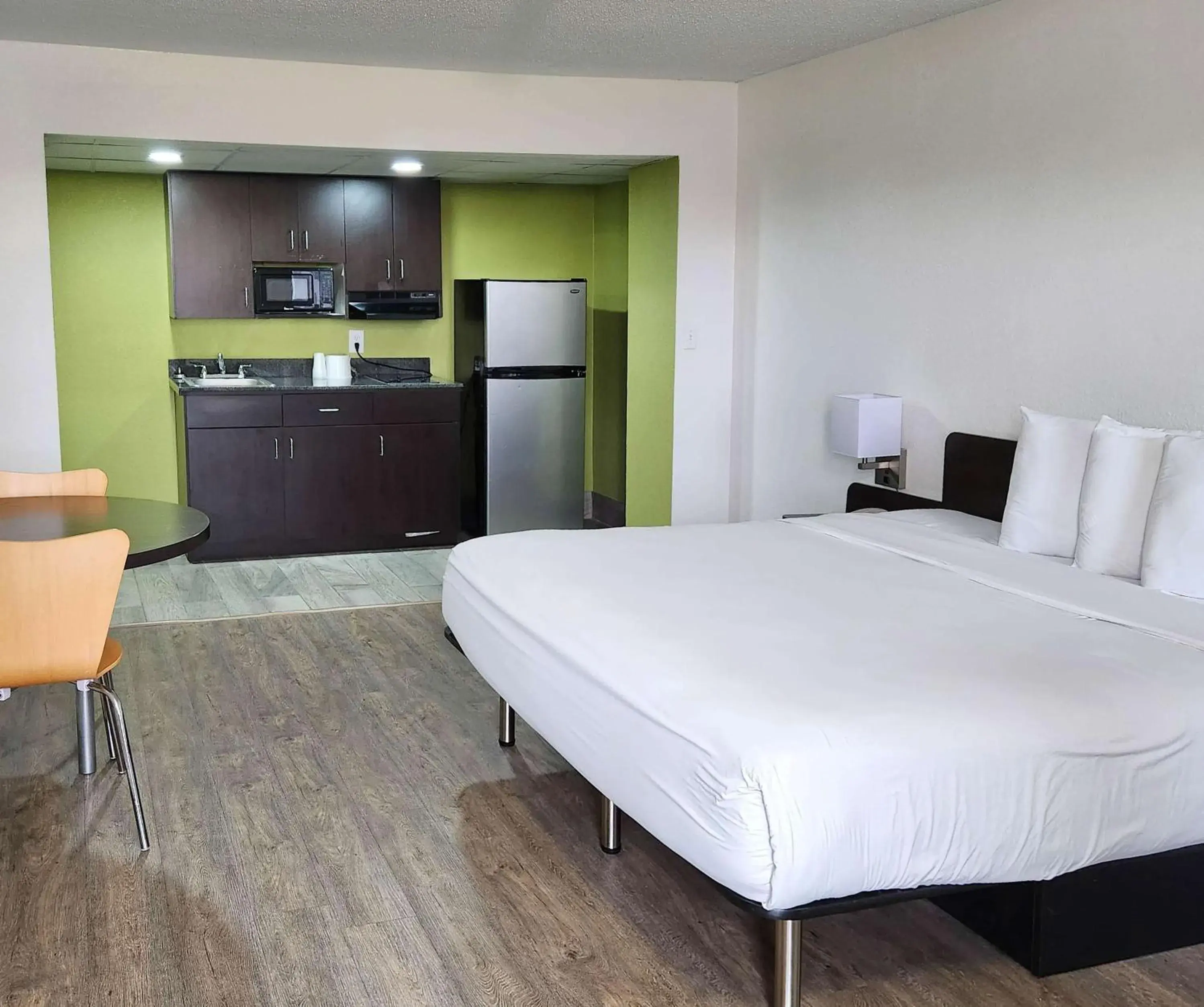 Bedroom, Bed in Motel 6-Columbus, GA - Downtown Bedroom, Bed in Motel 6-Columbus, GA - Downtown