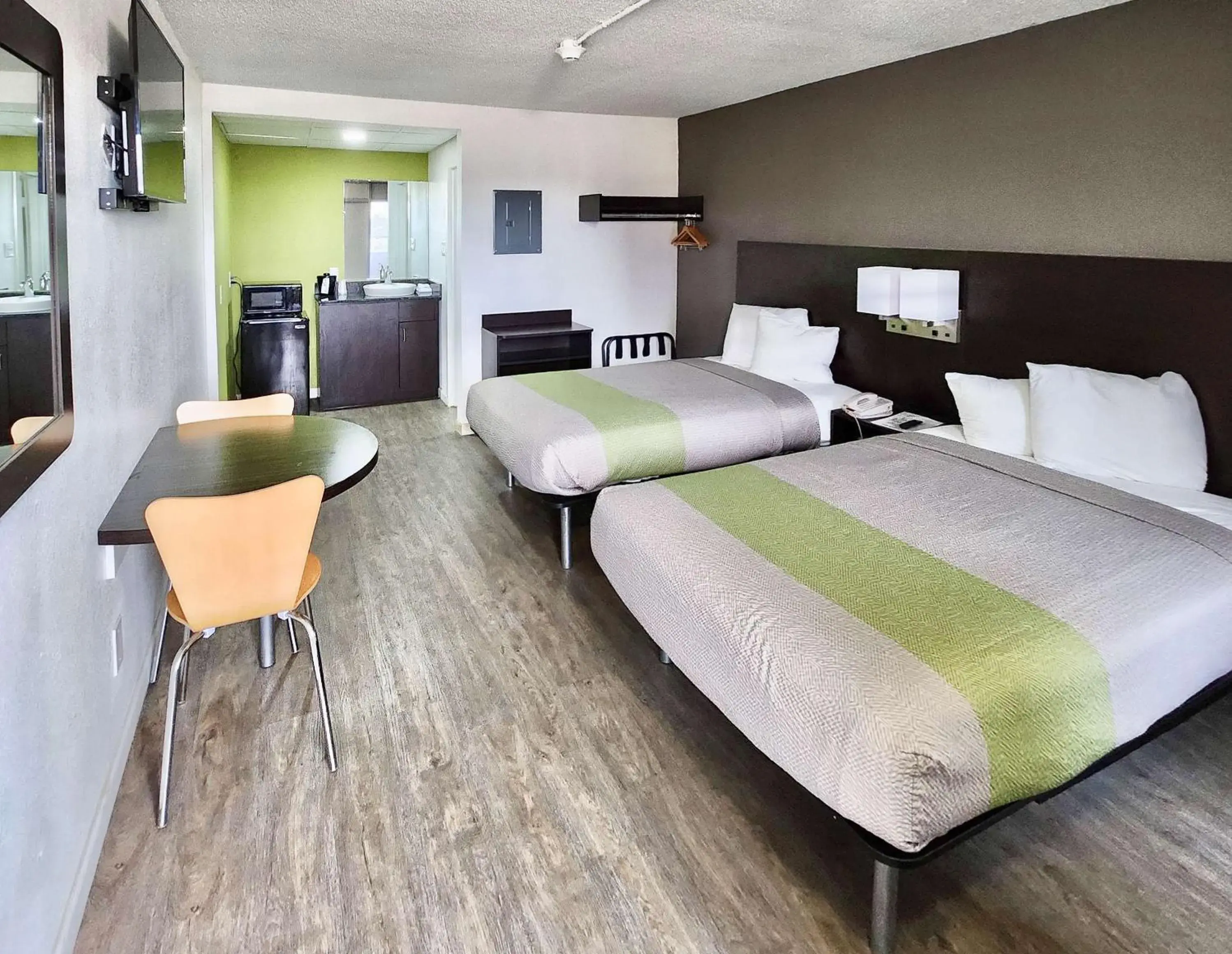 Bedroom, Bed in Motel 6-Columbus, GA - Downtown Bedroom, Bed in Motel 6-Columbus, GA - Downtown