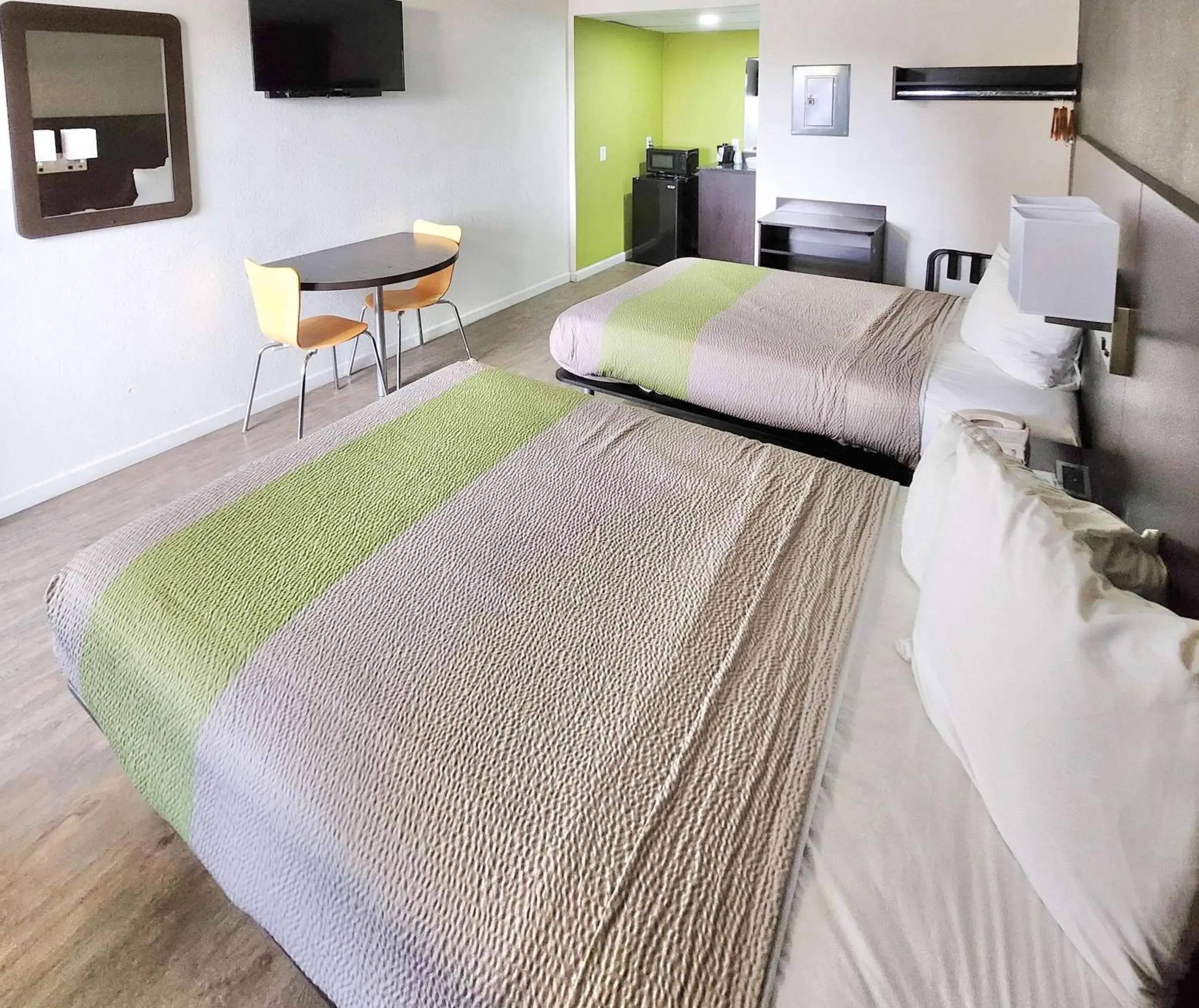 Bedroom, Bed in Motel 6-Columbus, GA - Downtown Bedroom, Bed in Motel 6-Columbus, GA - Downtown
