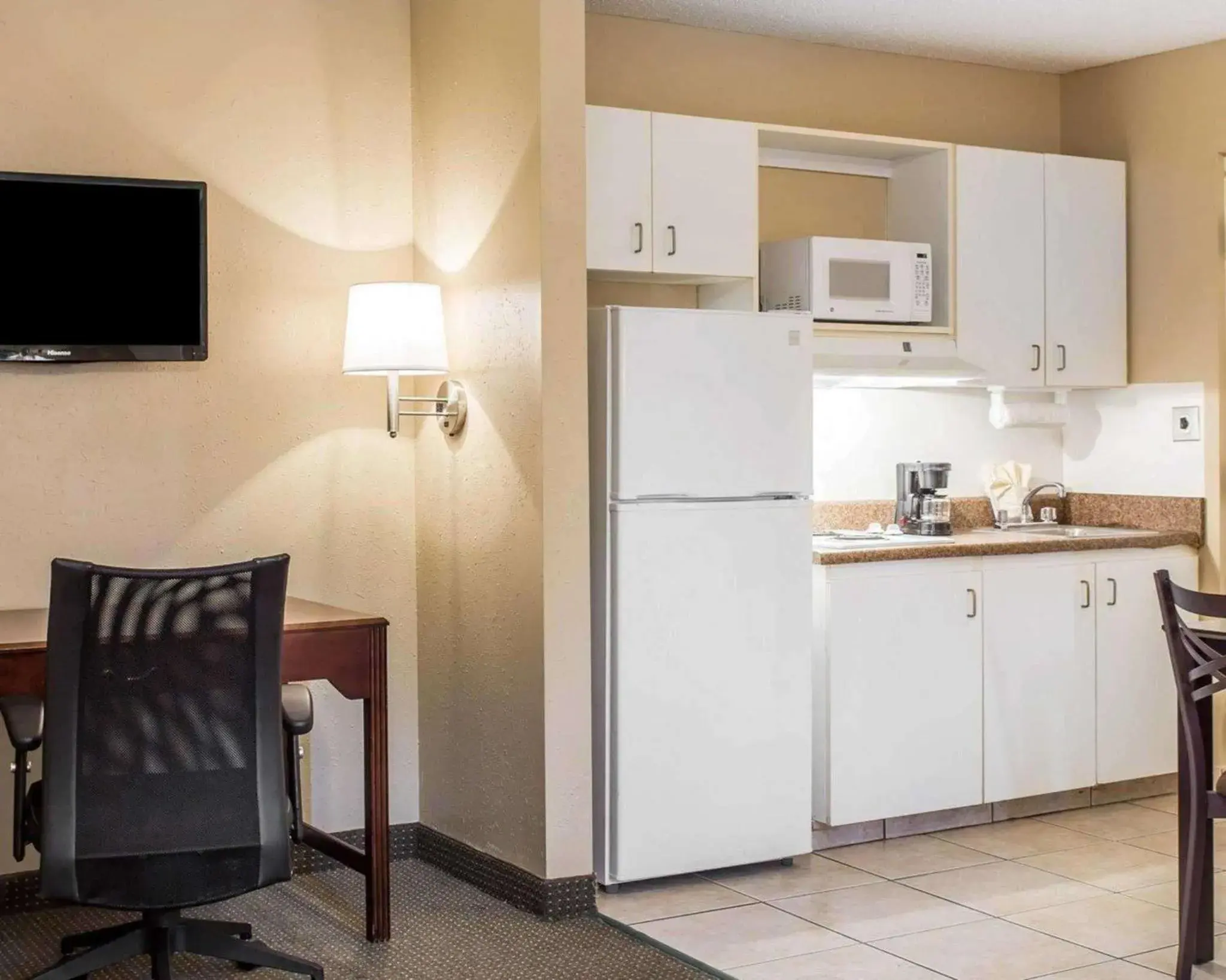 Kitchen or kitchenette, Kitchen/Kitchenette in Suburban Studios Kennesaw-Marietta North