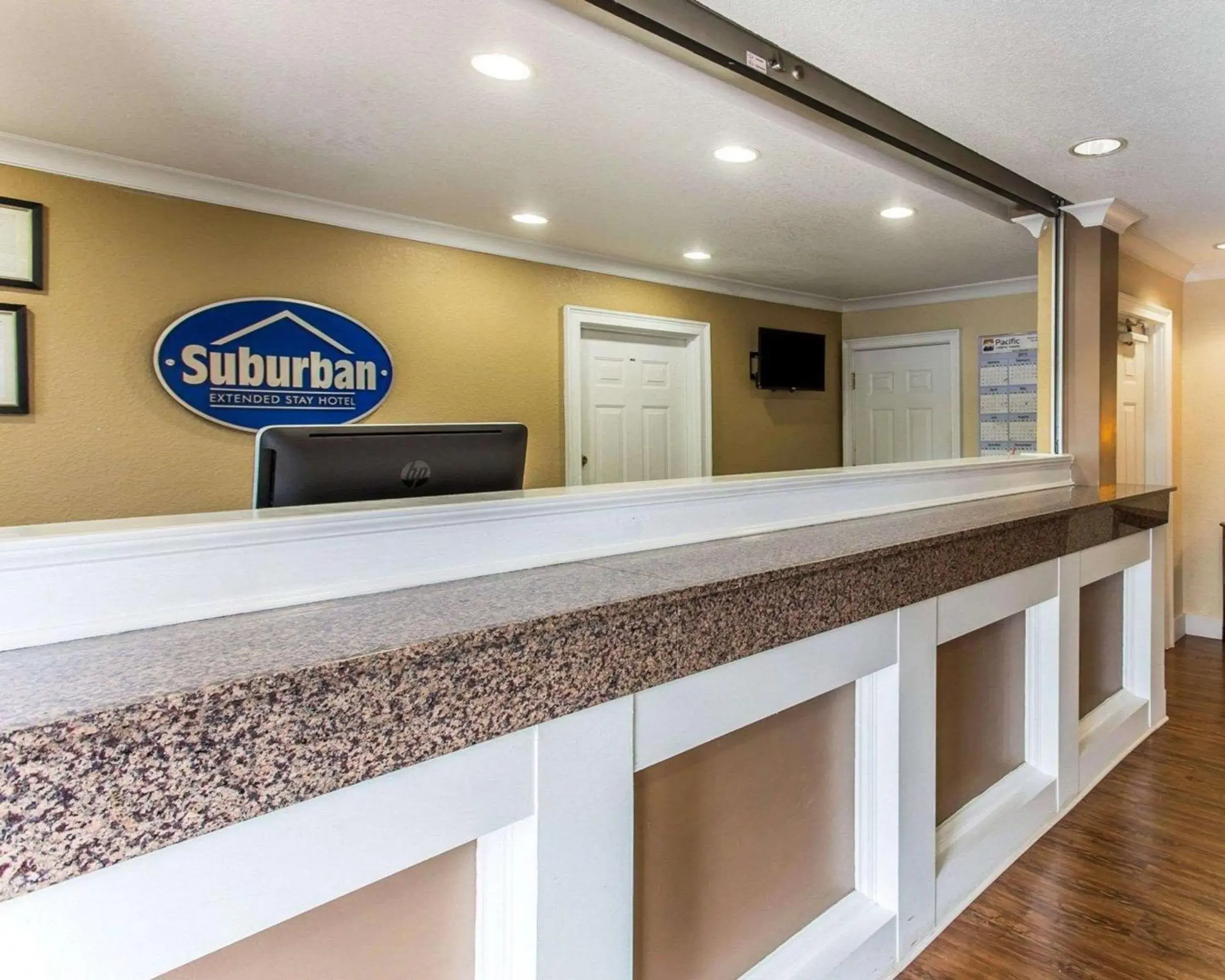 Lobby or reception, Lobby/Reception in Suburban Studios Kennesaw-Marietta North