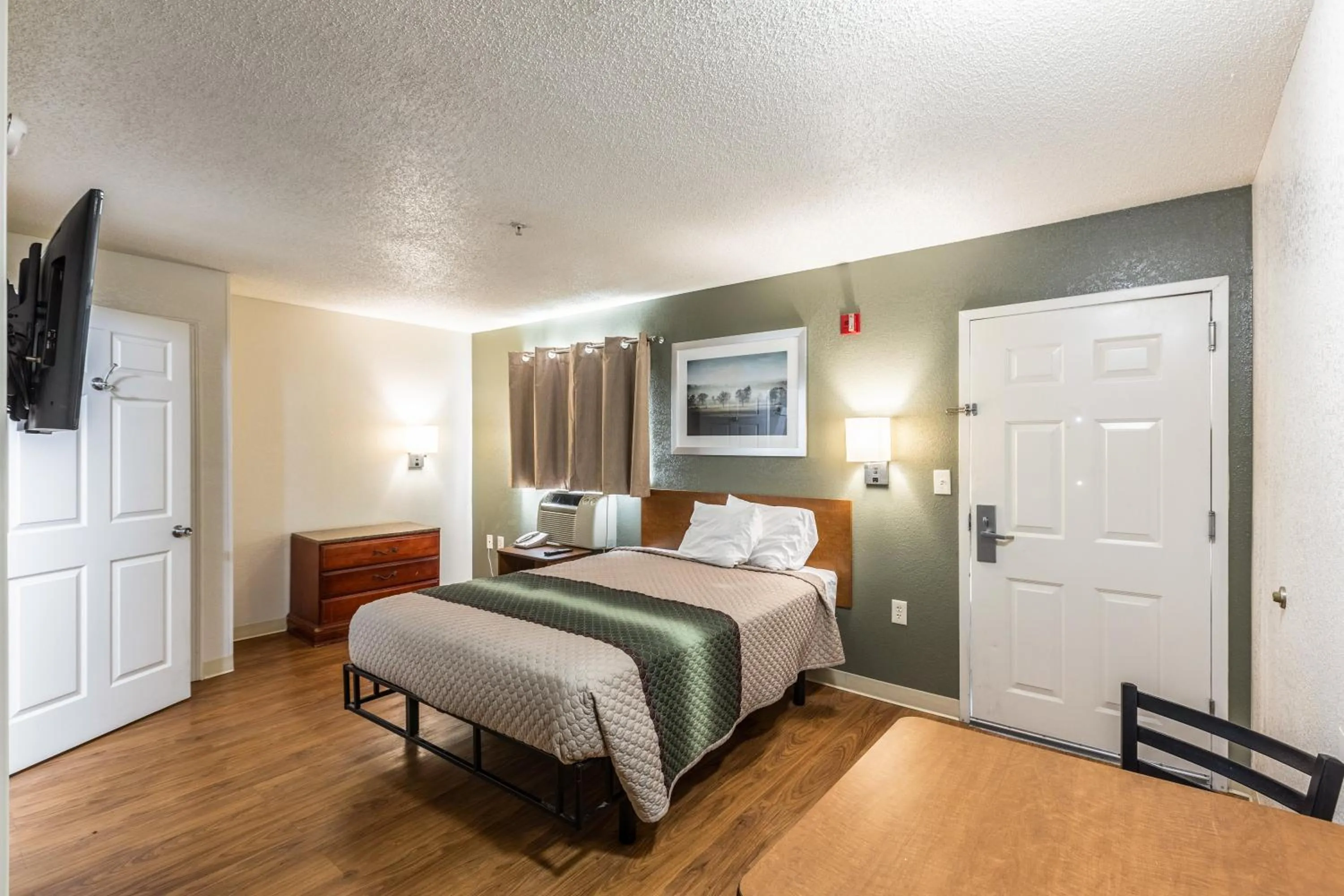 Photo of the whole room, Bed in HomeTowne Studios by Red Roof Atlanta - Chamblee