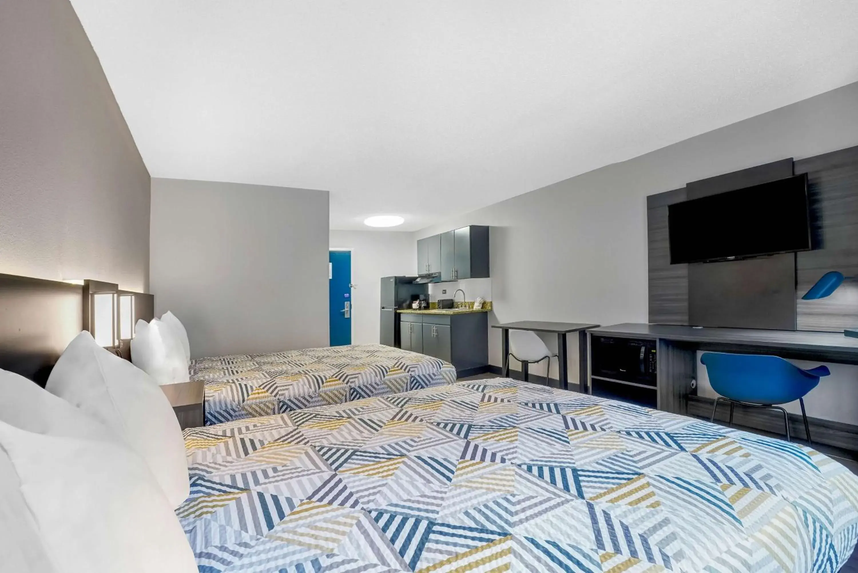 Photo of the whole room, Bed in Studio 6 Duluth GA Near Gas South District Photo of the whole room, Bed in Studio 6 Duluth GA Near Gas South District