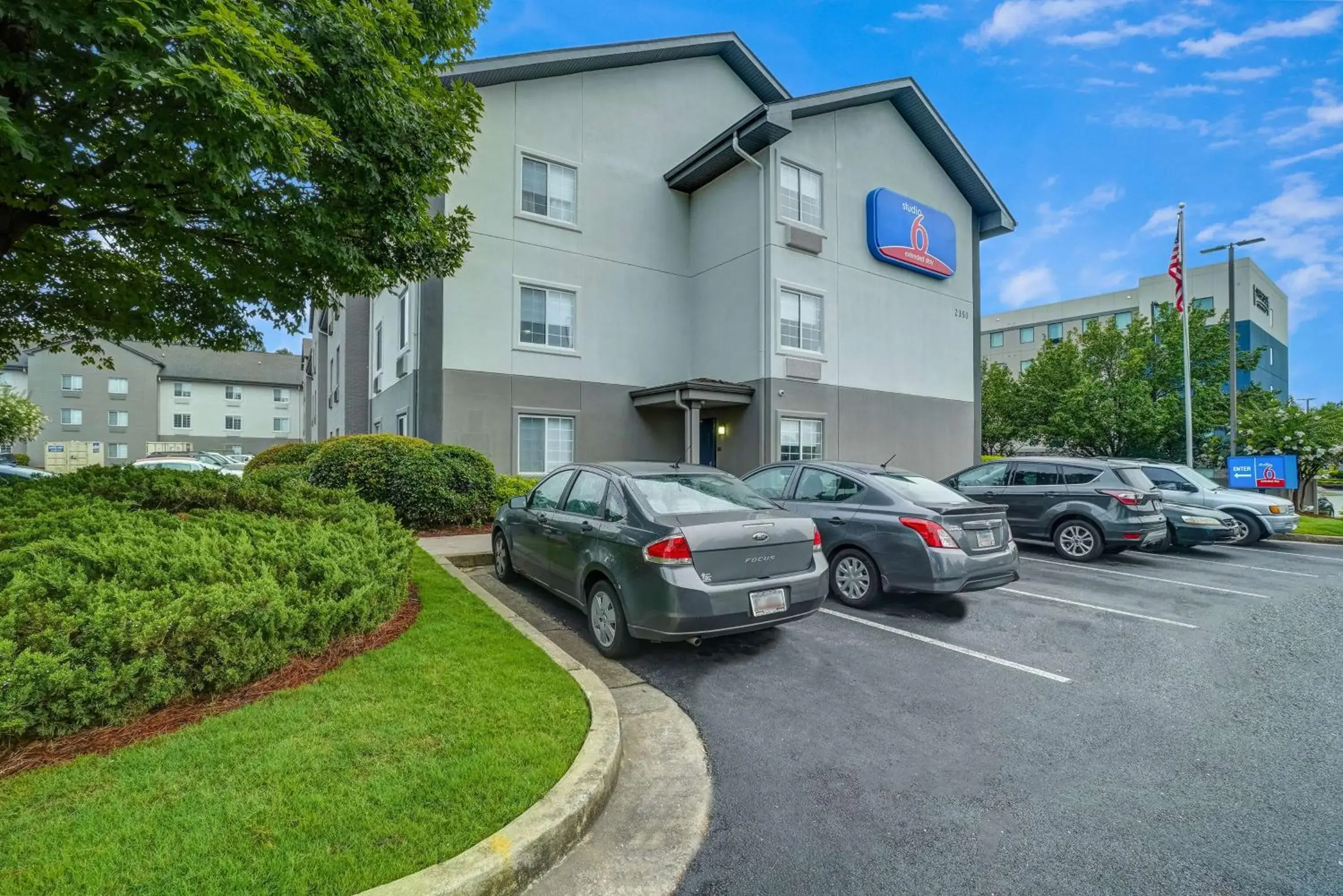 Property building in Studio 6 Duluth GA Near Gas South District Property building in Studio 6 Duluth GA Near Gas South District