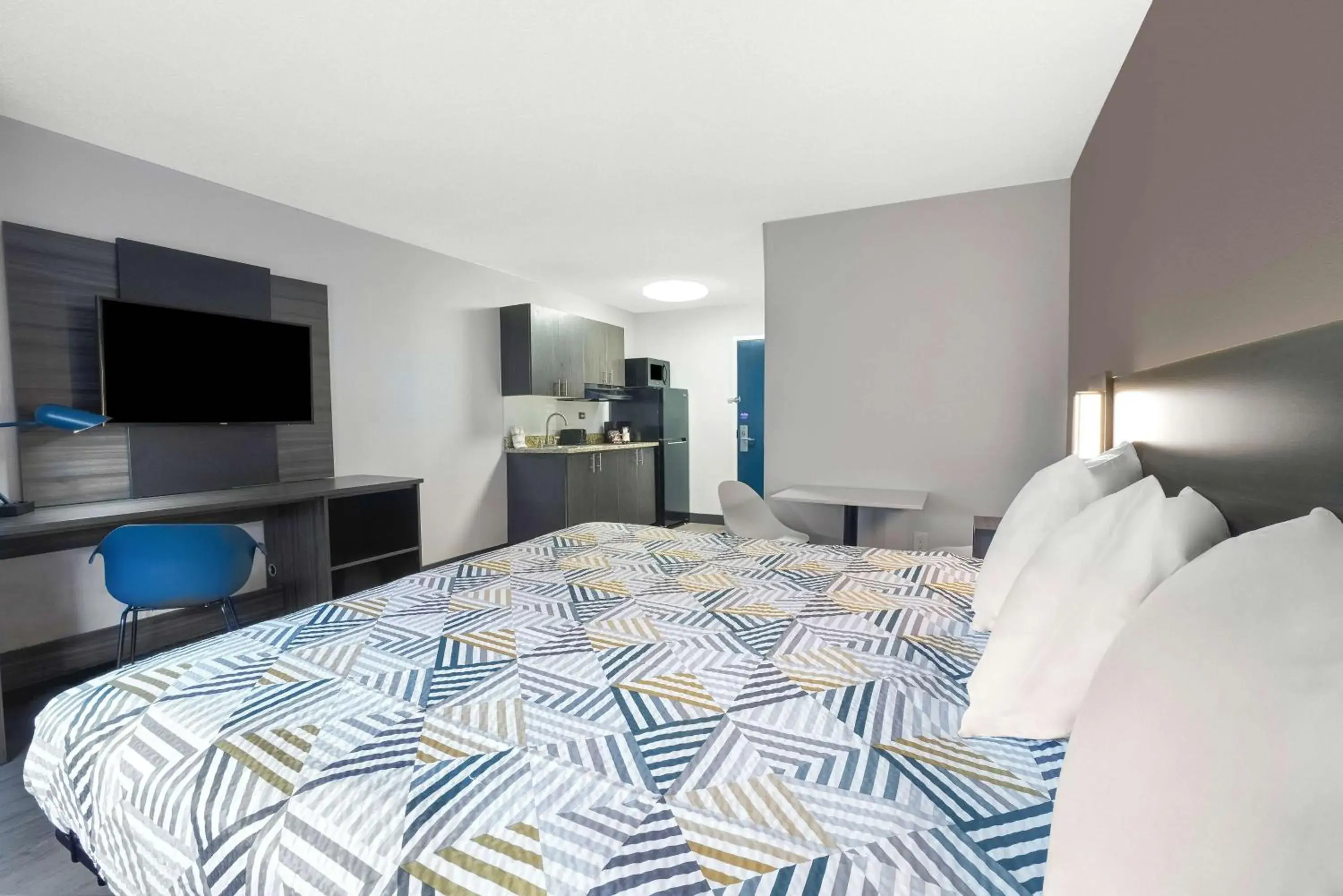 King Room - Non-Smoking in Studio 6 Duluth GA Near Gas South District King Room - Non-Smoking in Studio 6 Duluth GA Near Gas South District