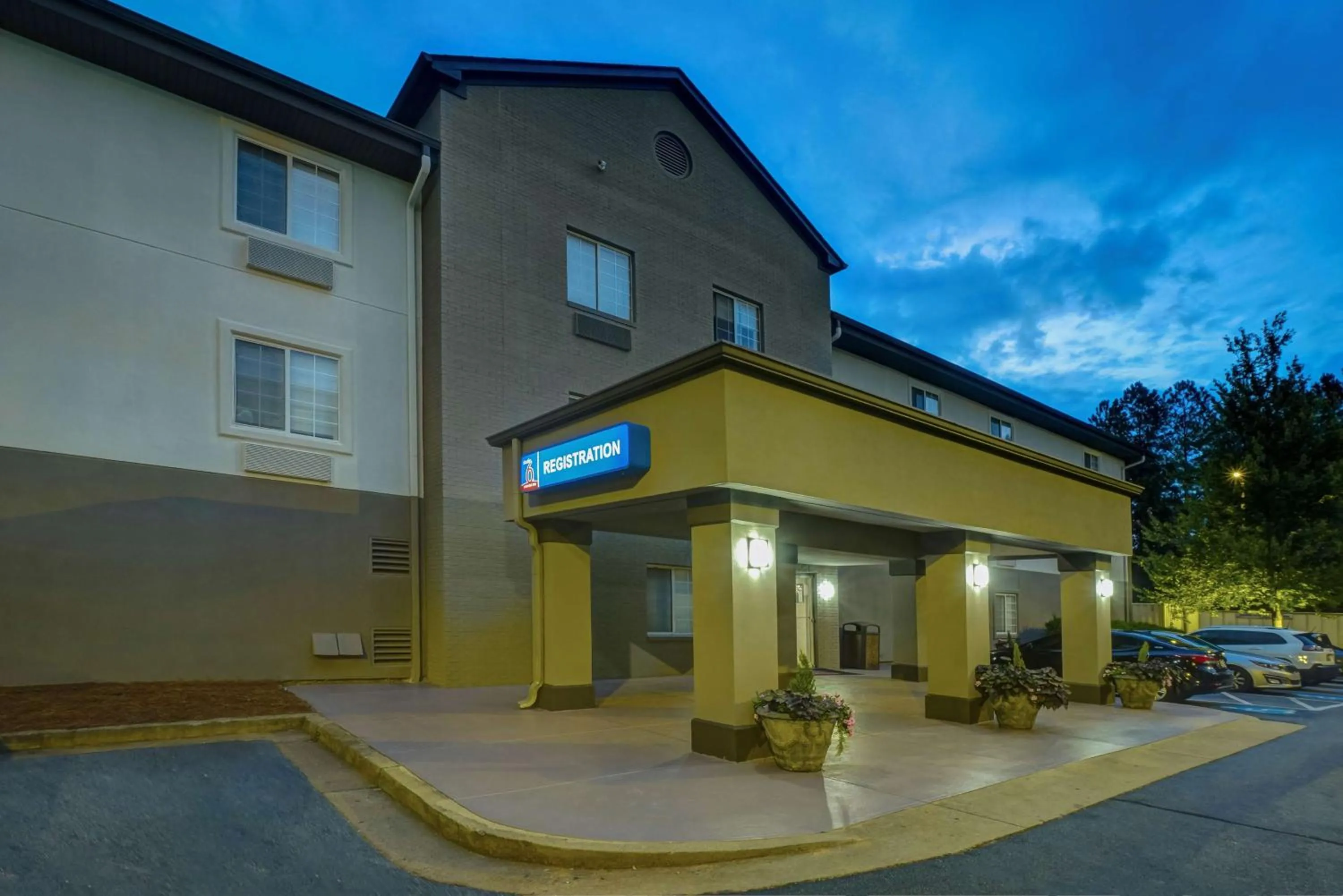 Property building in Studio 6 Duluth GA Near Gas South District