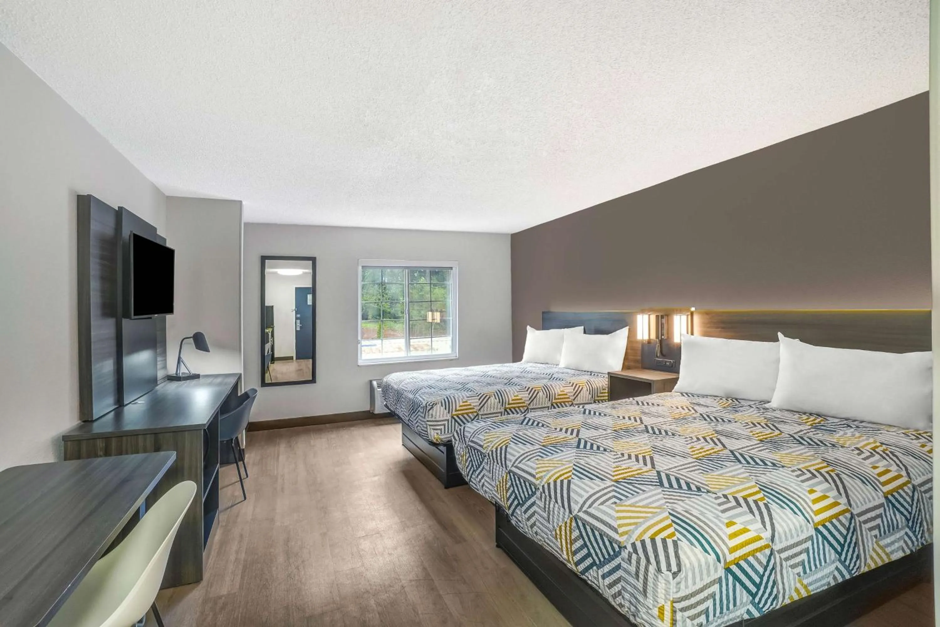 Photo of the whole room, Bed in Studio 6 Duluth GA Near Gas South District