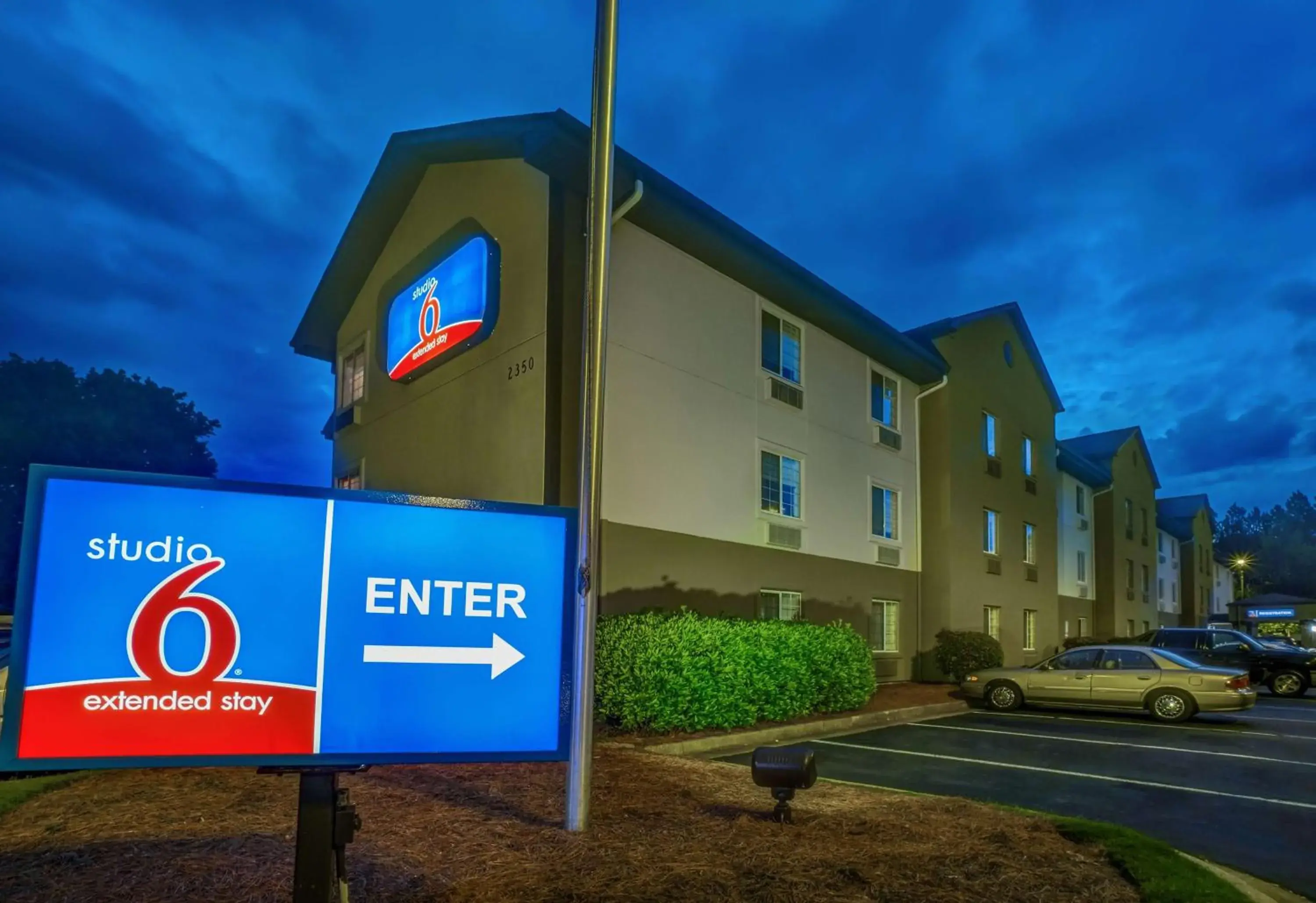 Property building in Studio 6 Duluth GA Near Gas South District Property building in Studio 6 Duluth GA Near Gas South District