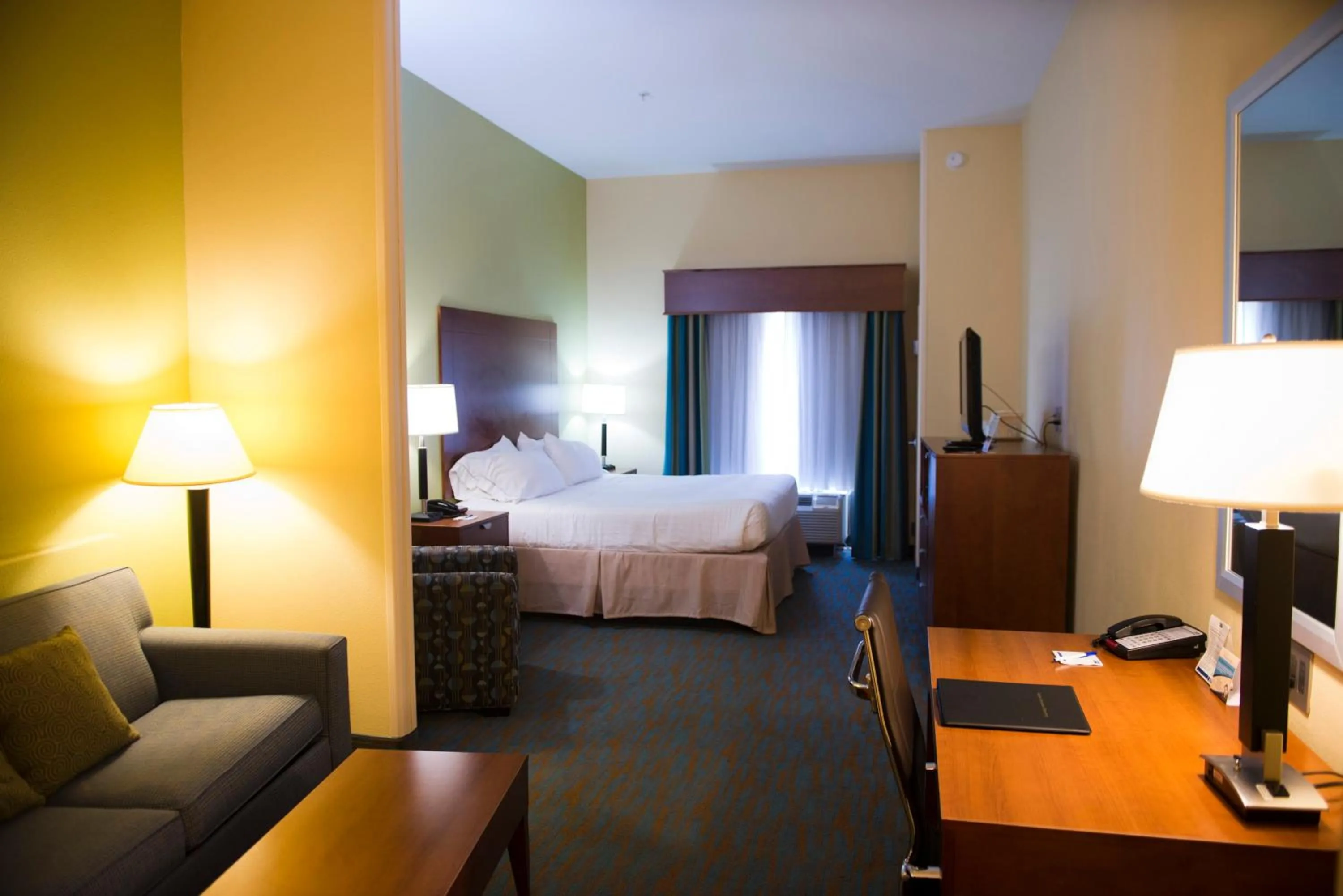 Photo of the whole room, Bed in Holiday Inn Express Hotel & Suites Atlanta East - Lithonia by IHG