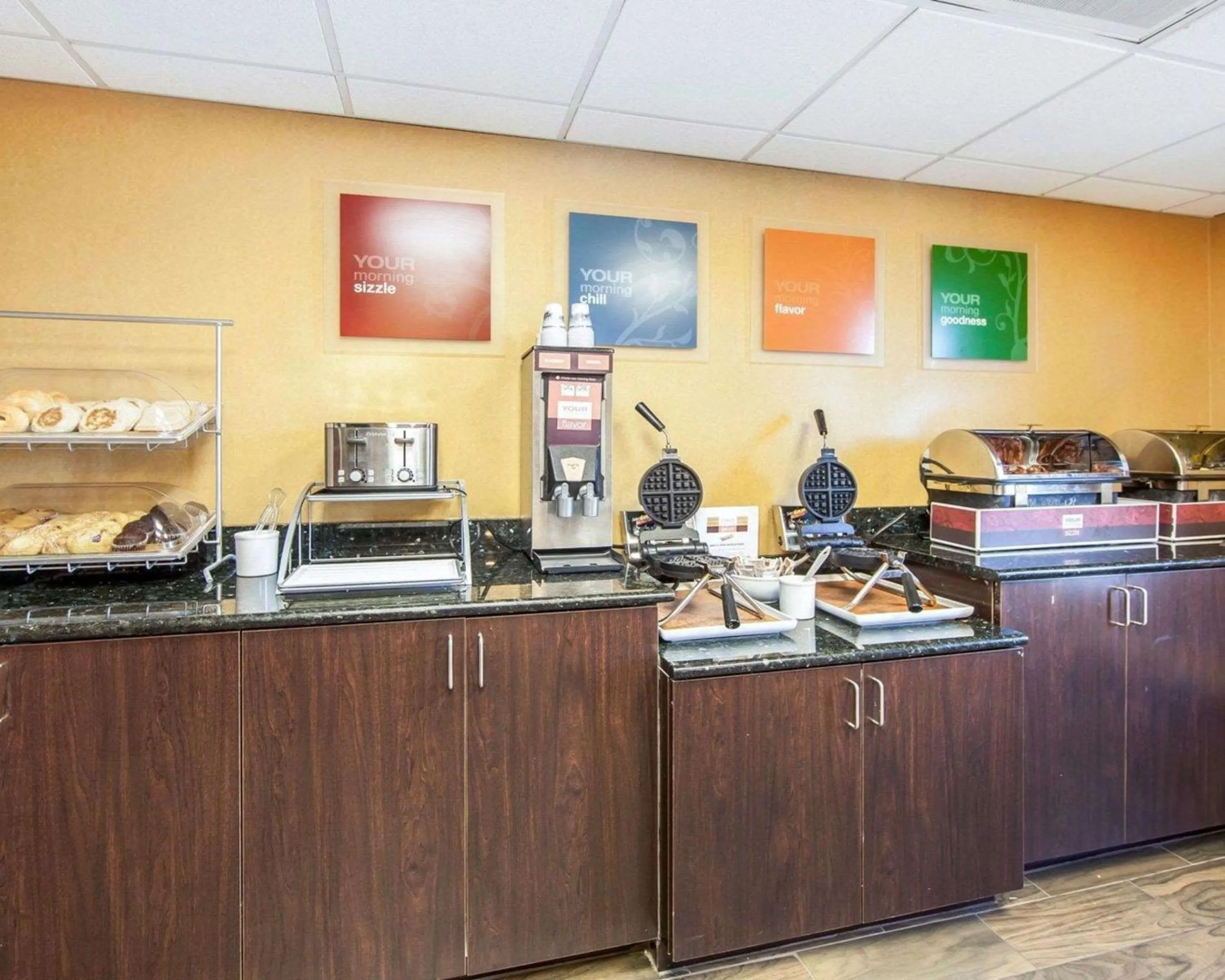 Restaurant/places to eat in Comfort Suites Rome