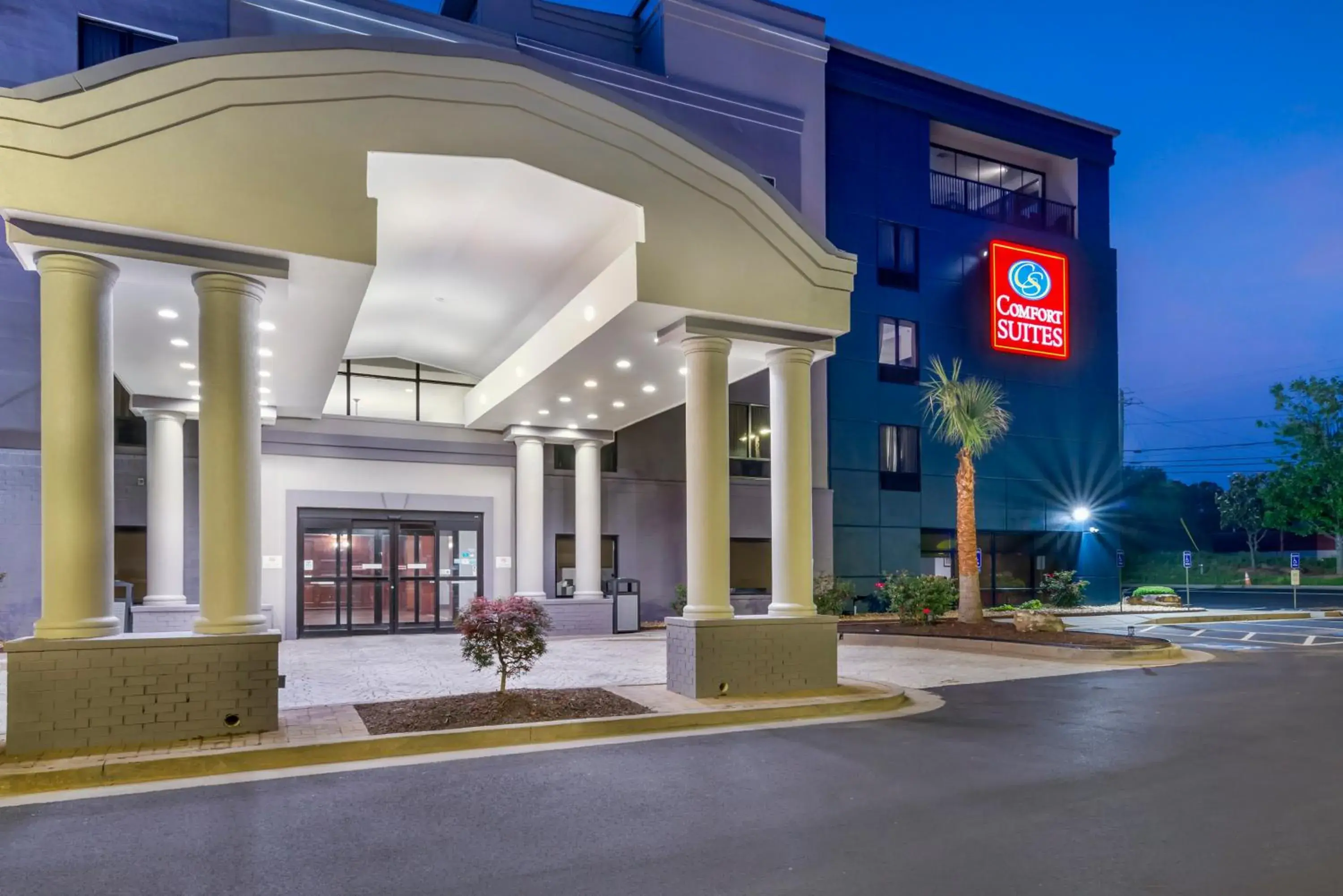 Property building in Comfort Suites Atlanta Airport Property building in Comfort Suites Atlanta Airport