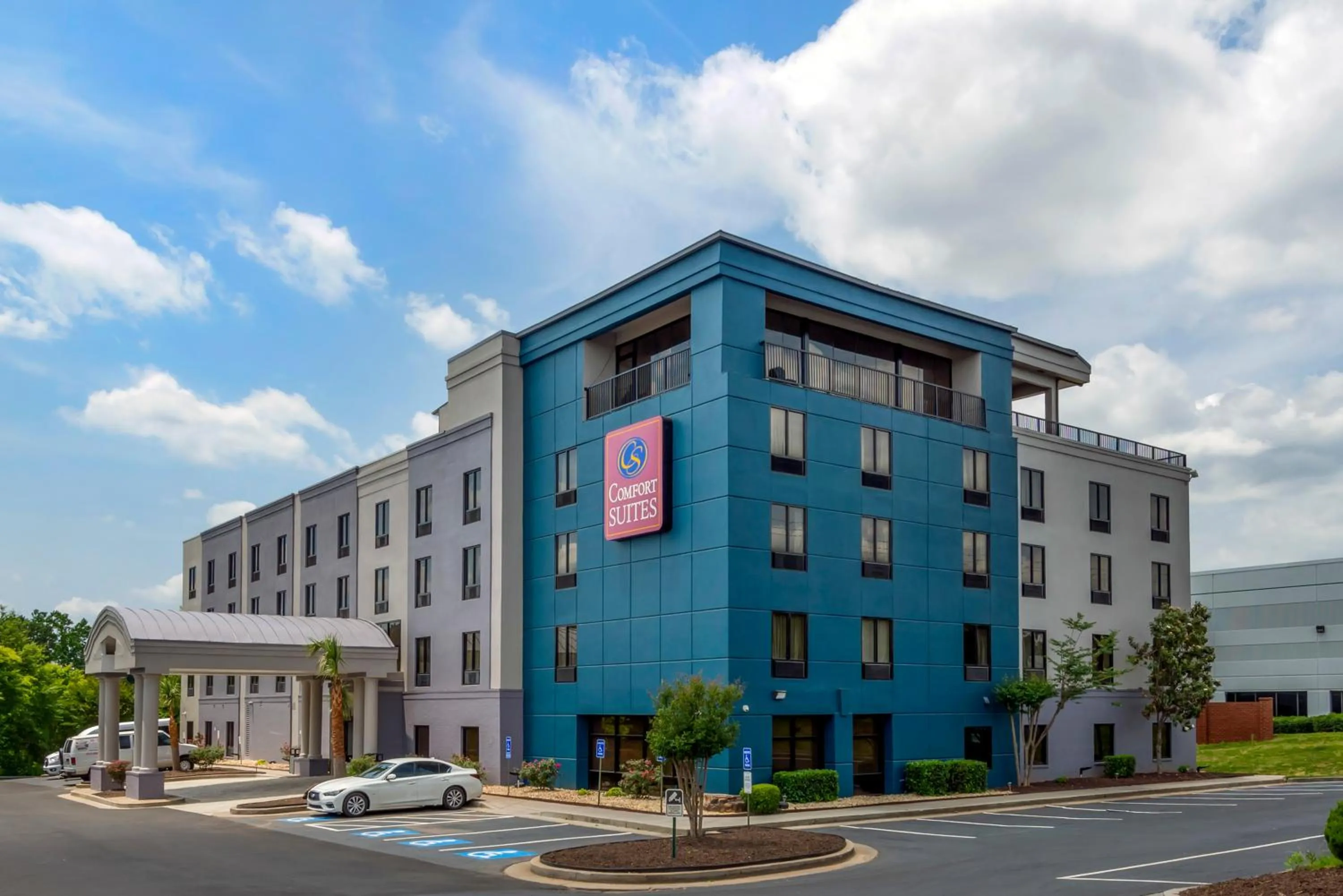 Property building in Comfort Suites Atlanta Airport