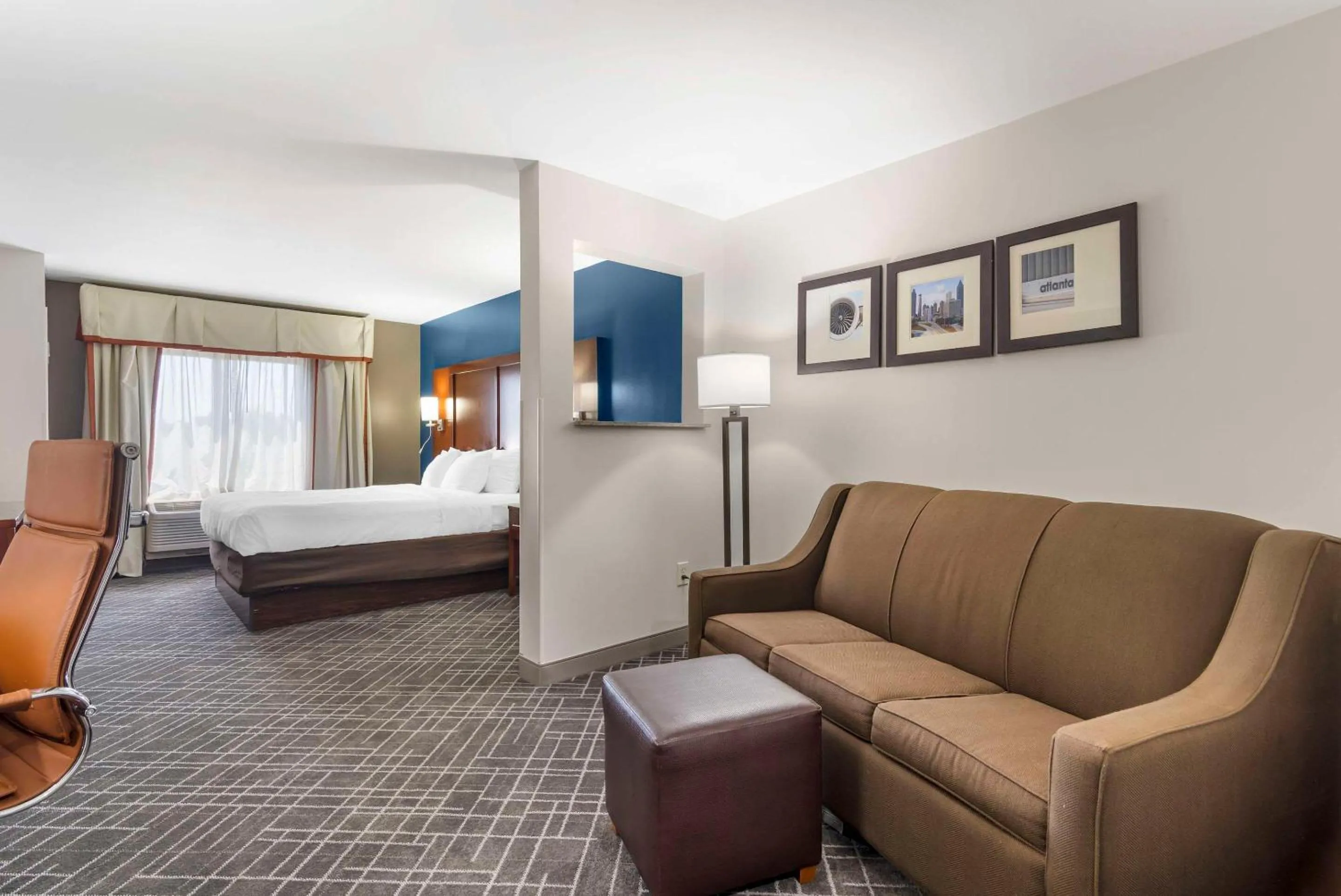 Bedroom, Bed in Comfort Suites Atlanta Airport