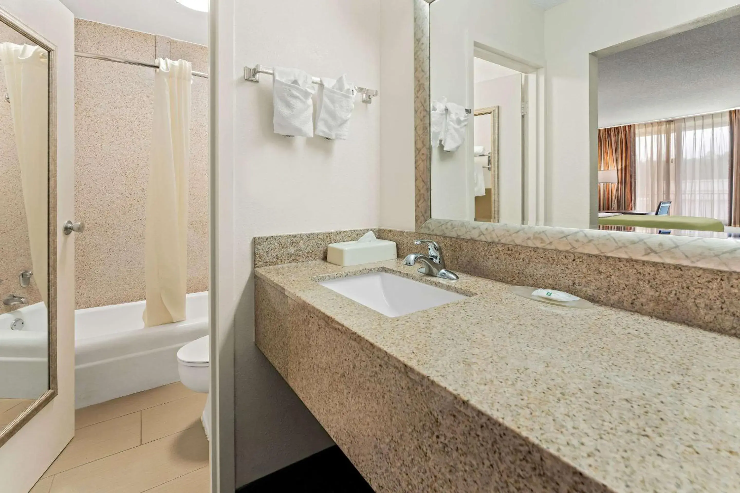 Bedroom in Quality Inn Americus Bedroom in Quality Inn Americus