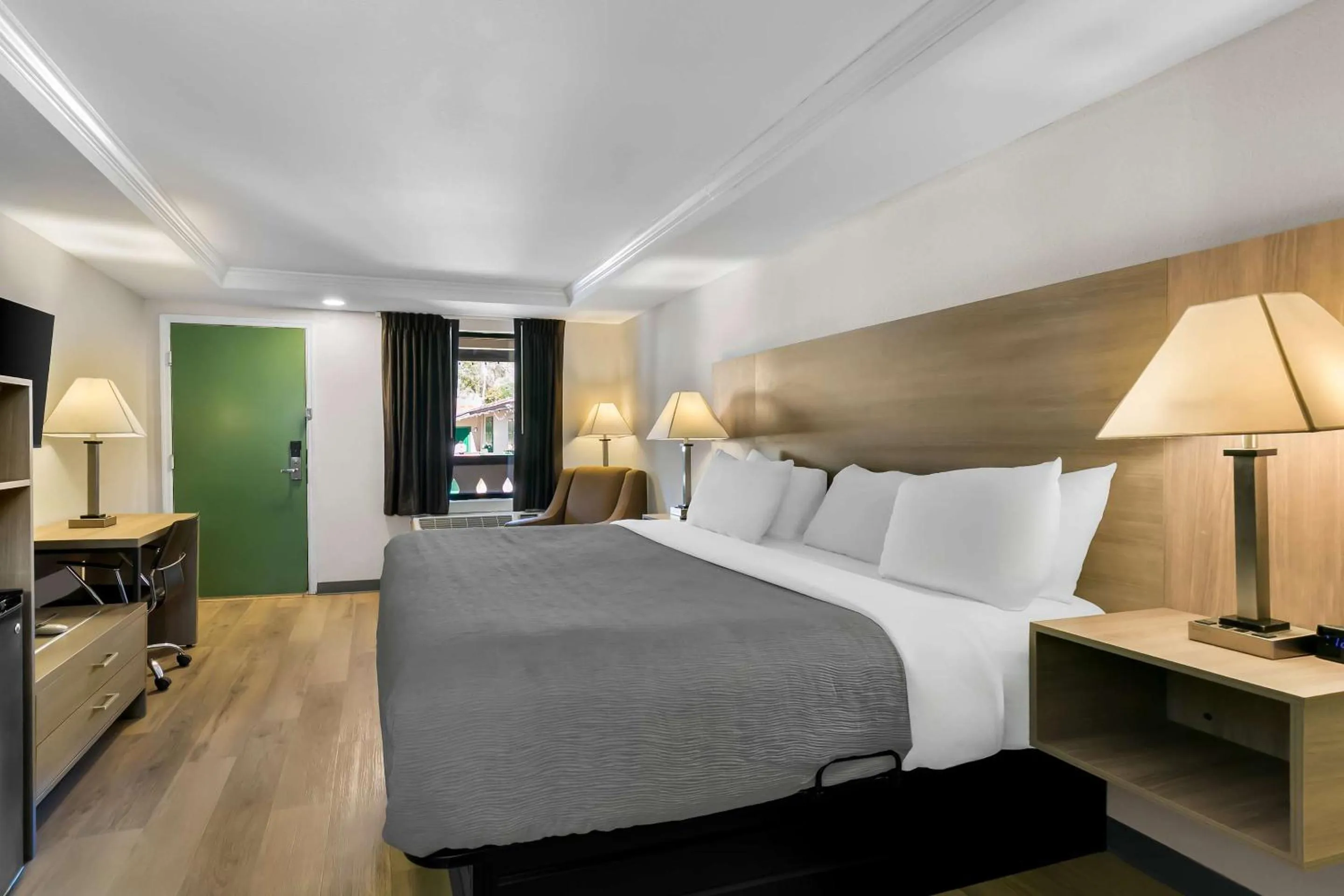 Bedroom, Bed in Quality Inn Downtown Helen