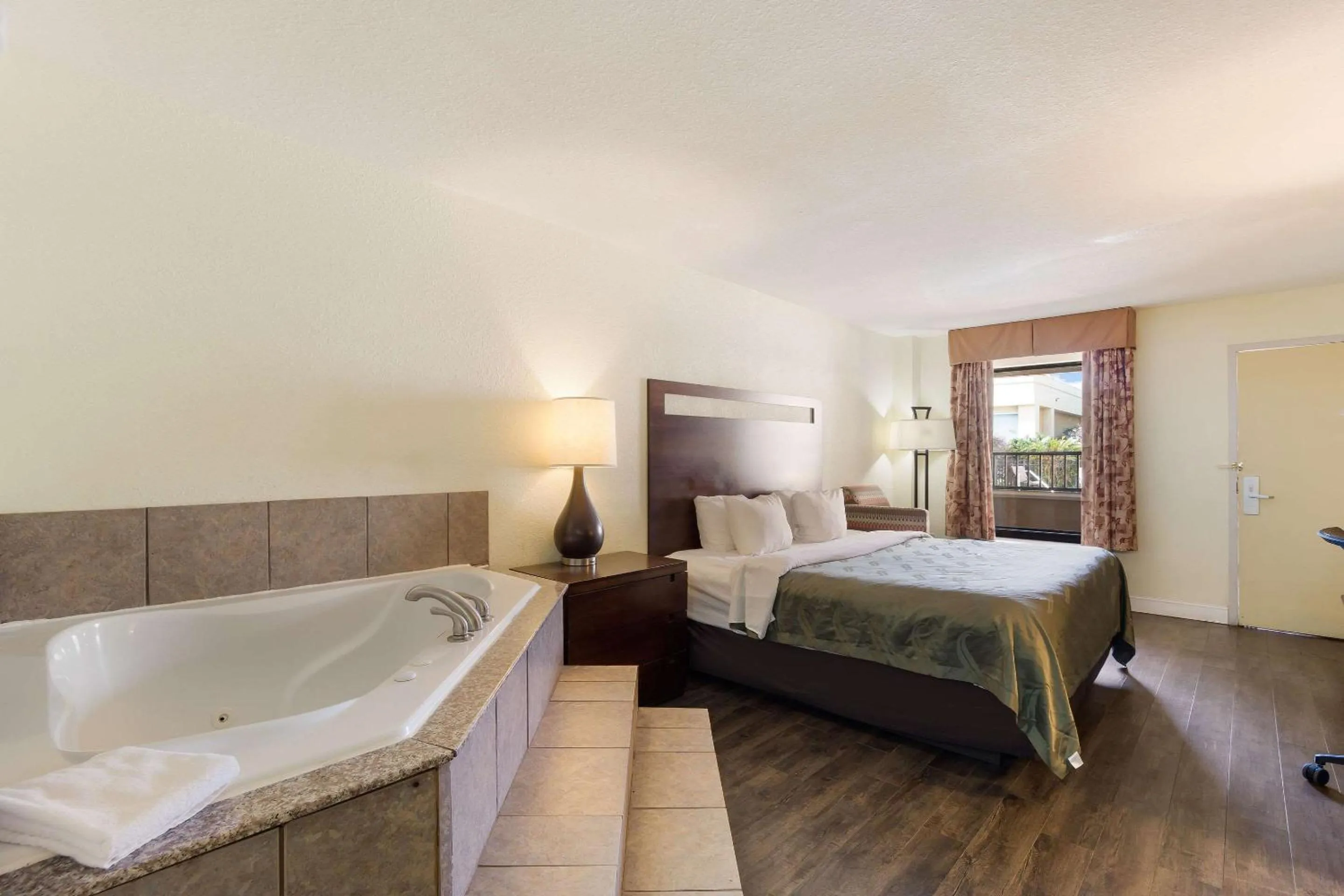 Photo of the whole room, Bed in Quality Inn & Suites Conference Center Statesboro Historic District