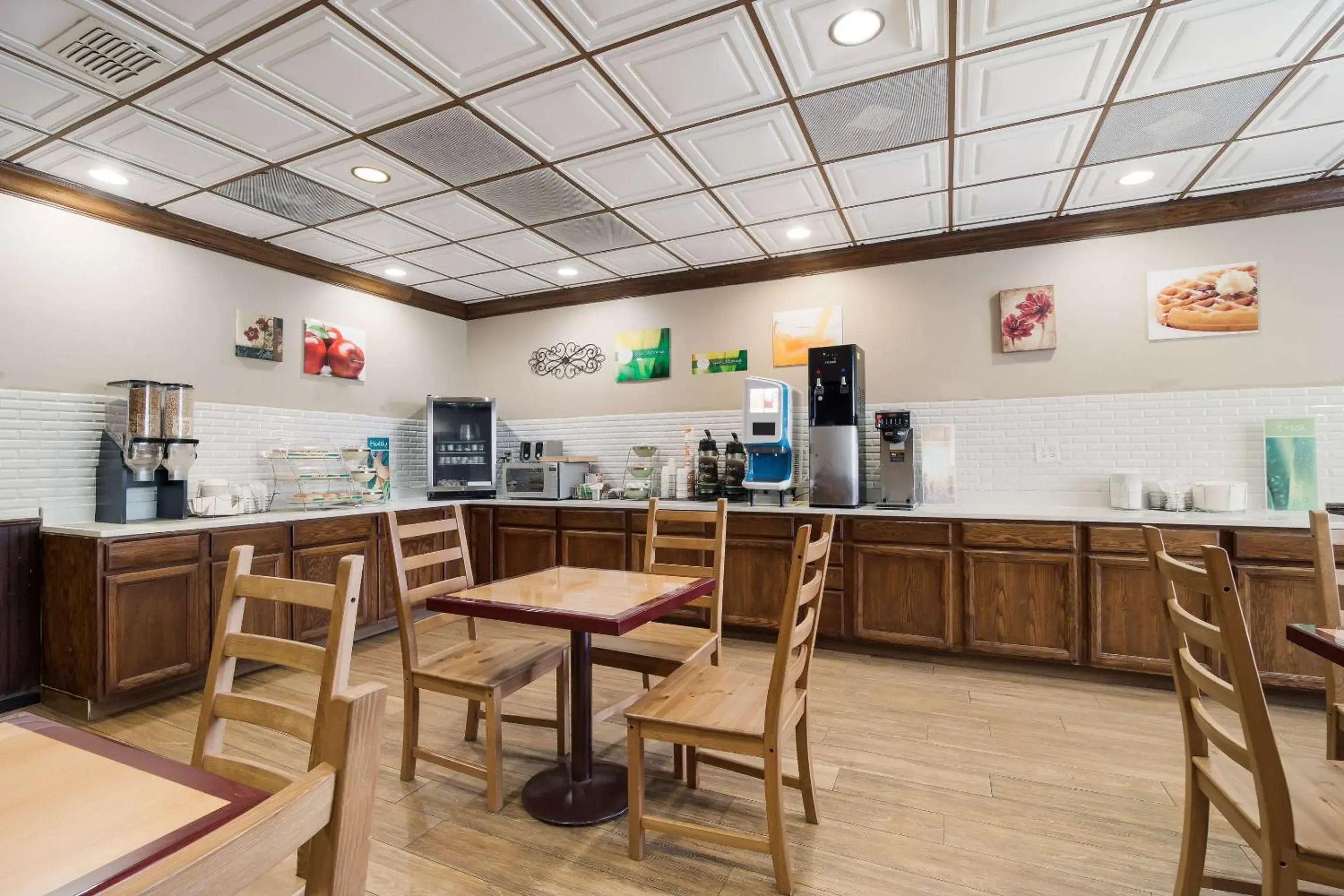 Restaurant/places to eat in Quality Inn & Suites Conference Center Statesboro Historic District Restaurant/places to eat in Quality Inn & Suites Conference Center Statesboro Historic District