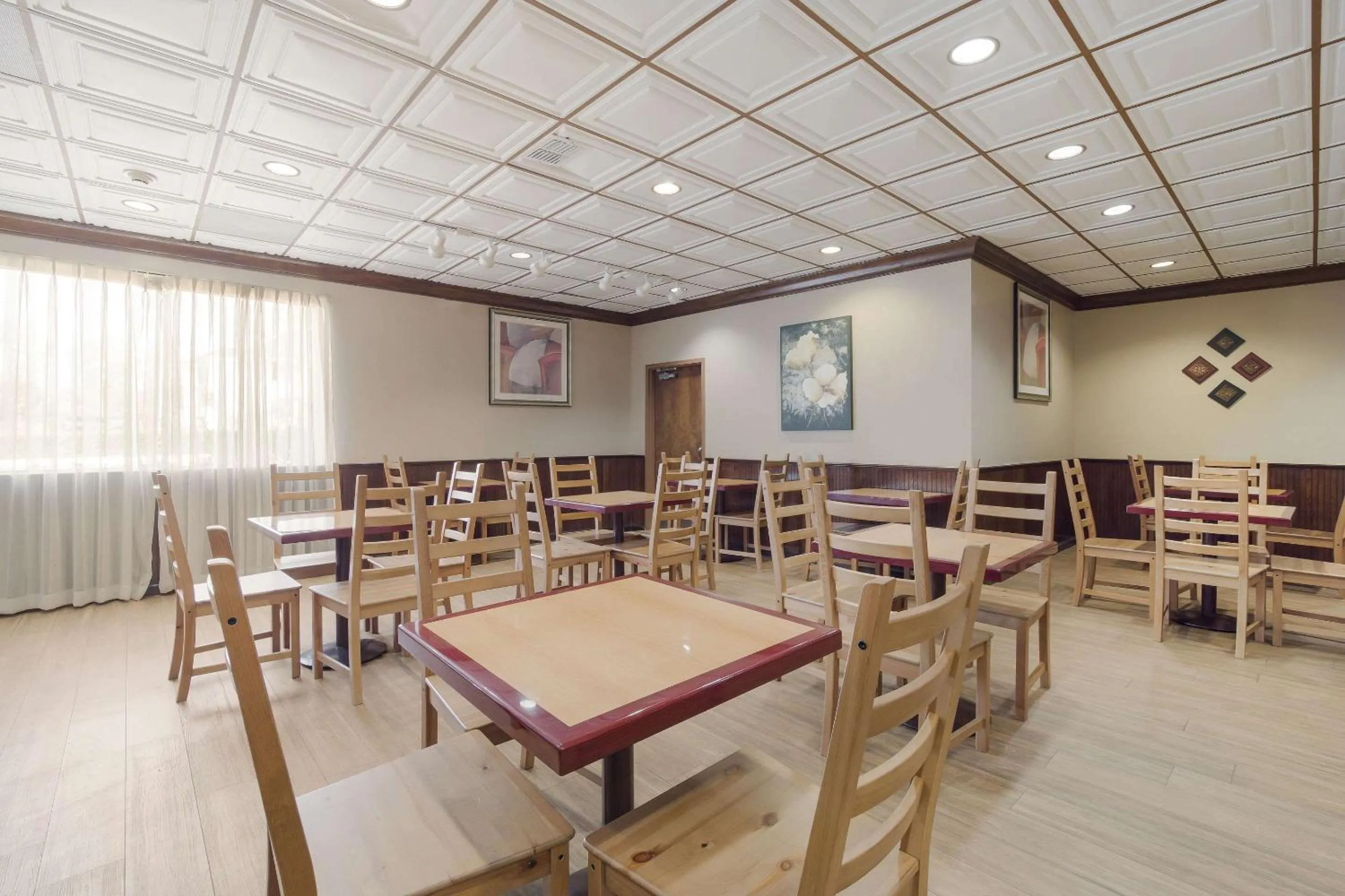 Restaurant/places to eat in Quality Inn & Suites Conference Center Statesboro Historic District