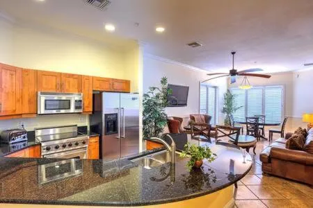 Grand Marina Suite -Waterfront Condo