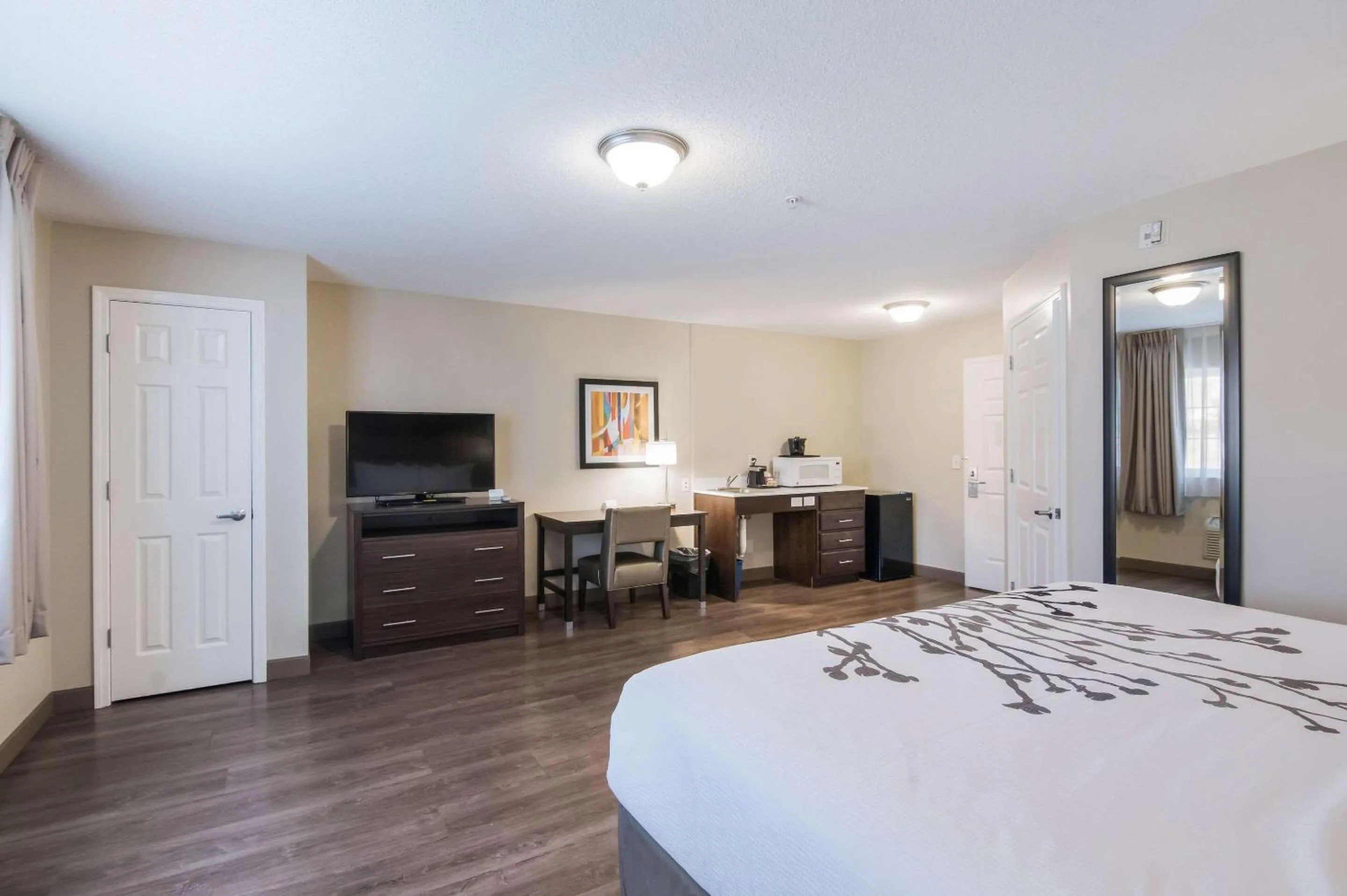 Photo of the whole room, Bed in Sleep Inn & Suites Columbus near Fort Benning