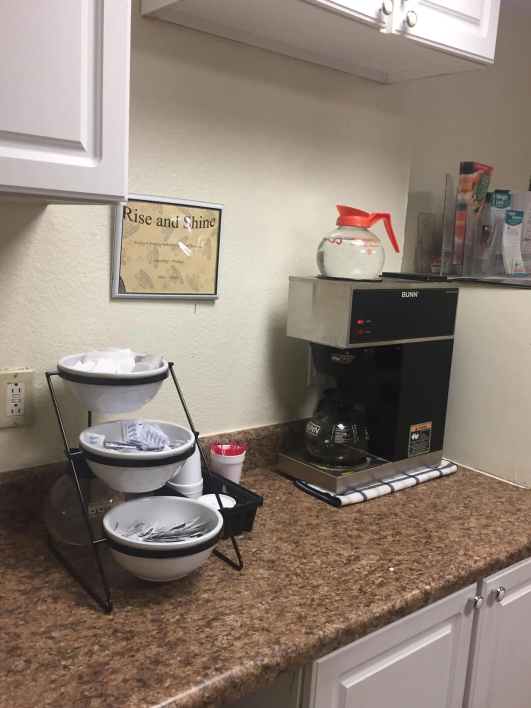 Coffee/tea facilities, Kitchen/Kitchenette in Value Stay Warner Robins