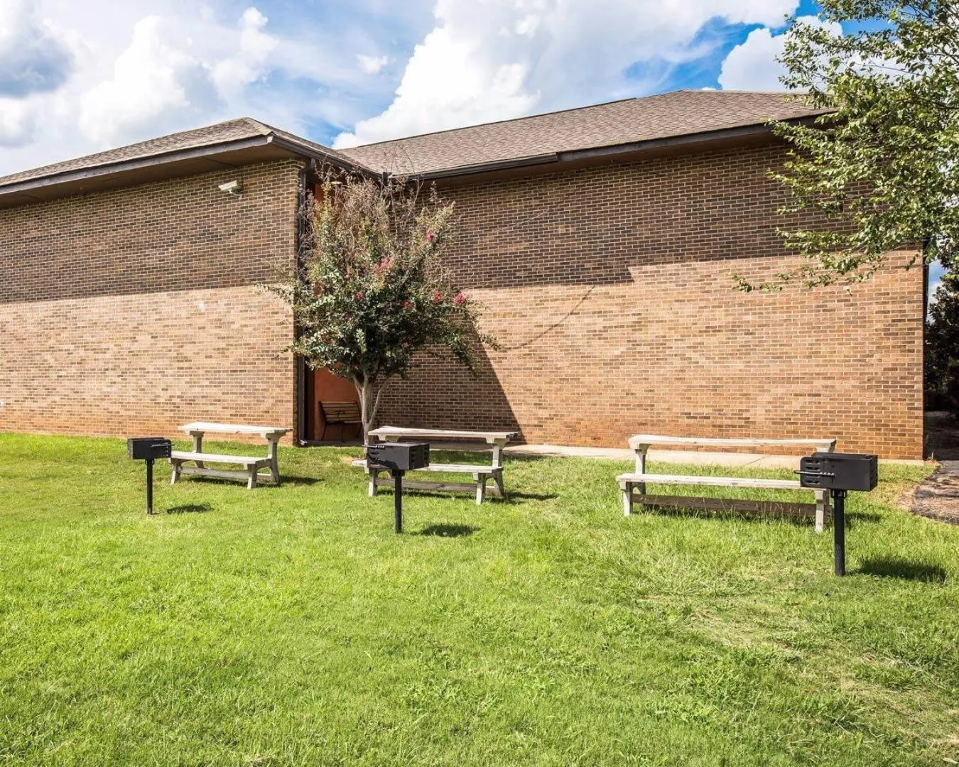 BBQ facilities, Patio/Outdoor Area in Value Stay Warner Robins